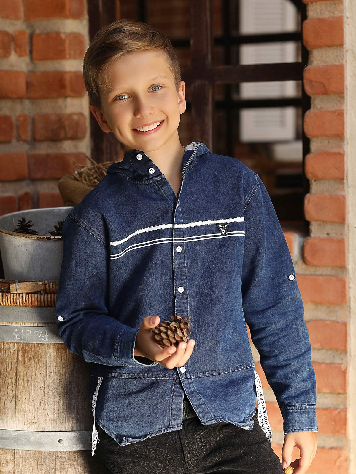 Hoodie - EBTH18-14357 - Image 2