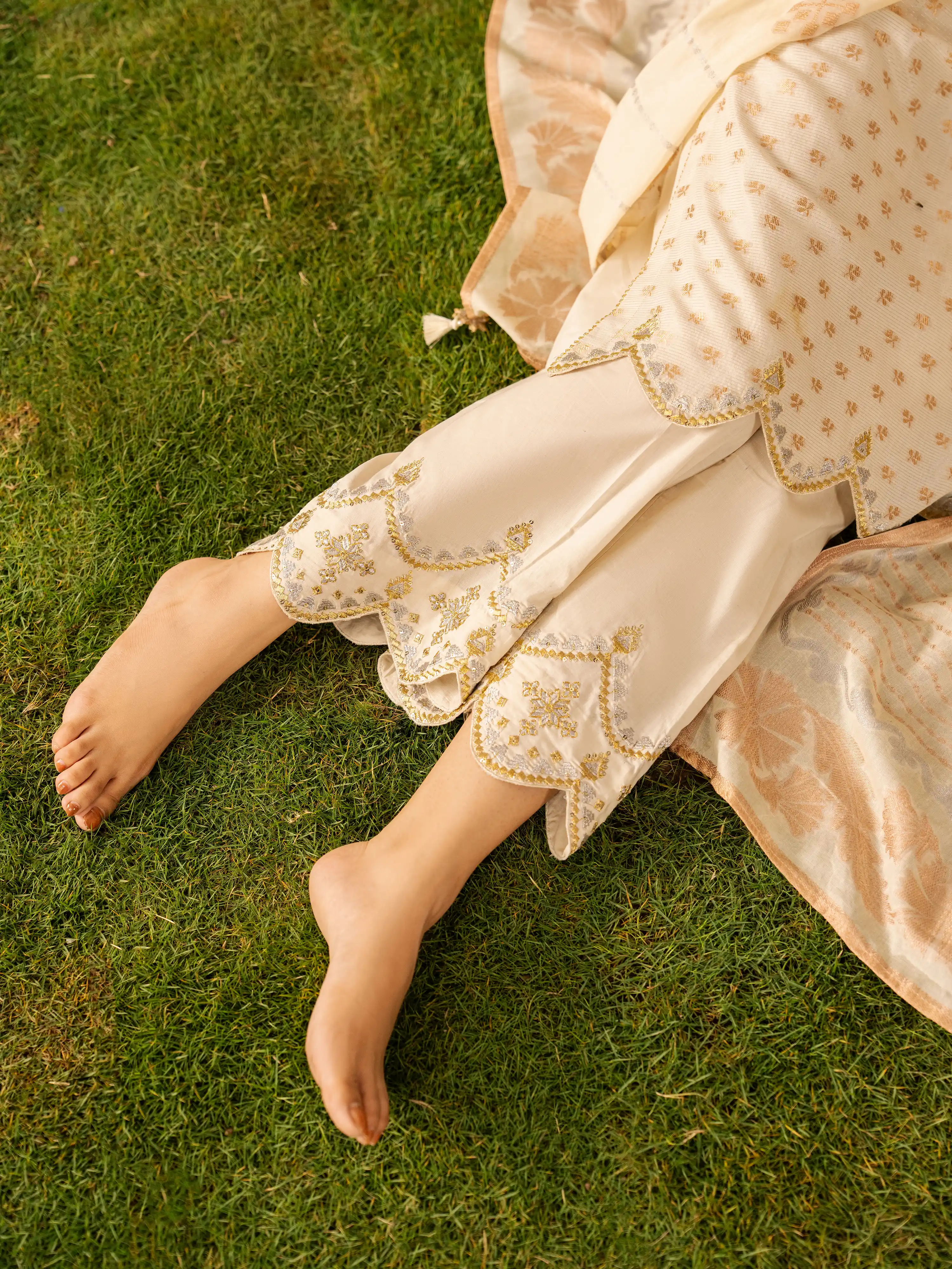 Embroidered Jacquard Suit - EWTKED6-86318-3P - Image 4