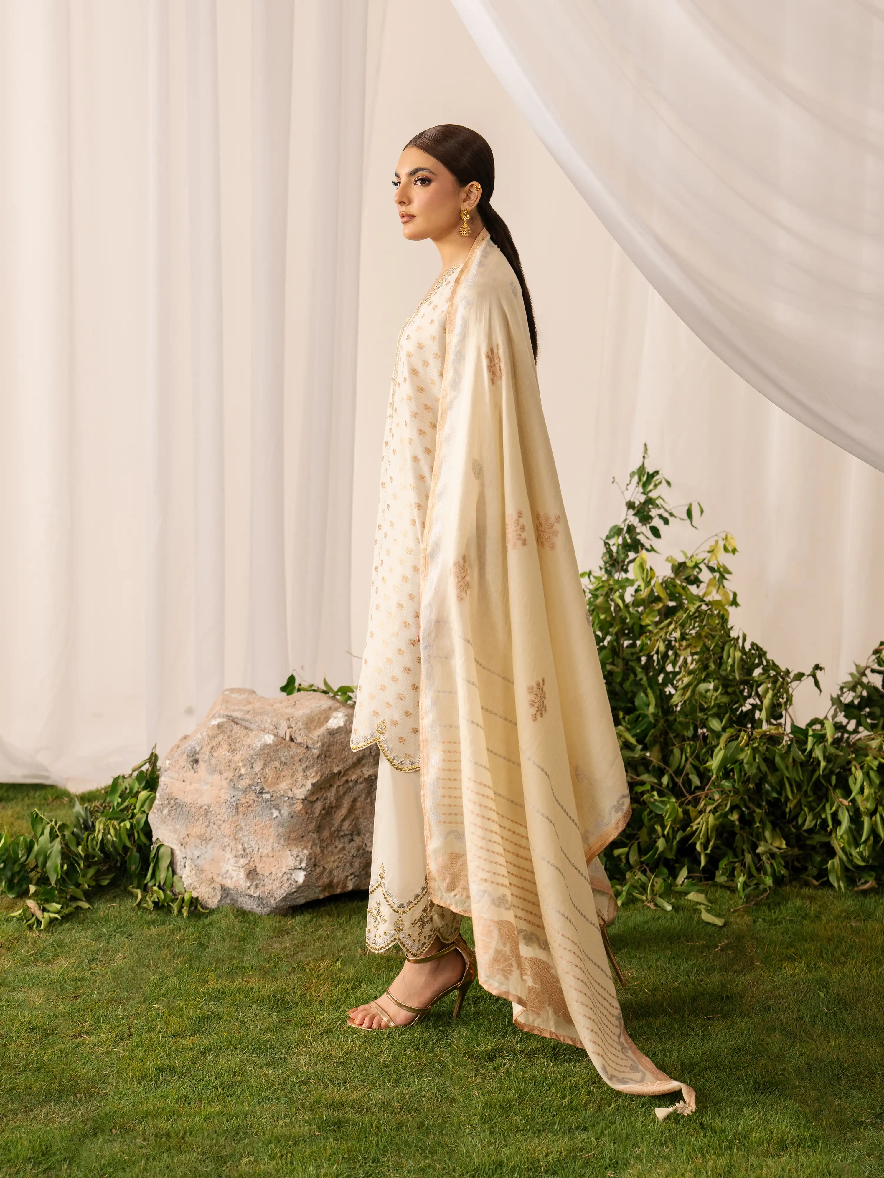 Embroidered Jacquard Suit - EWTKED6-86318-3P - Image 5