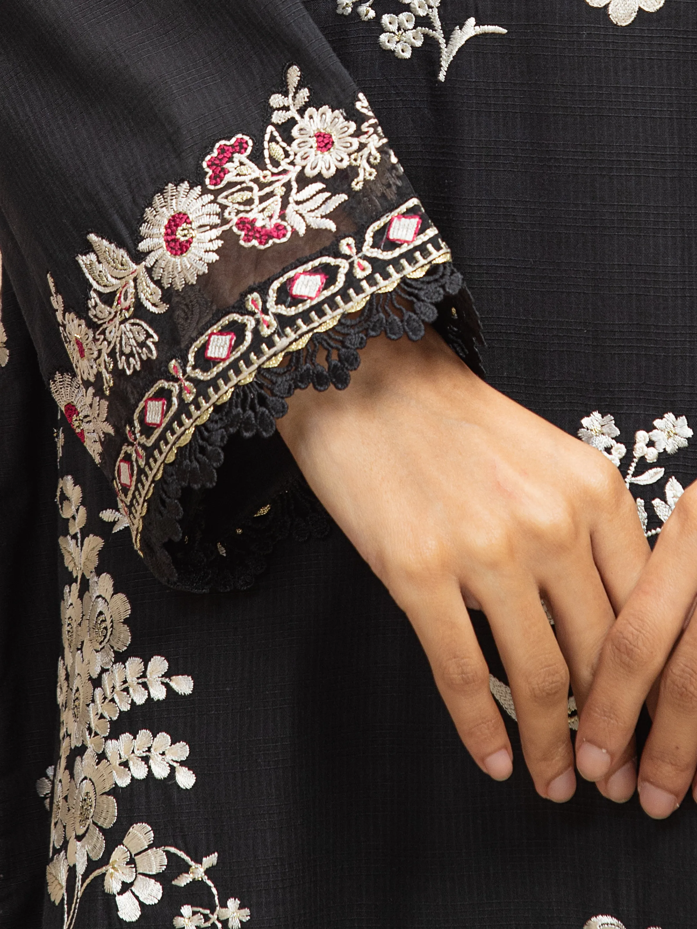 Embroidered Lawn Suit - EWU5V1-31709-3P - Image 4