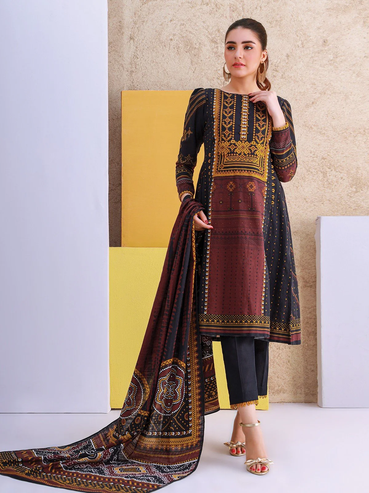 Embroidered Khaddar Suit - EWU21V8-21673