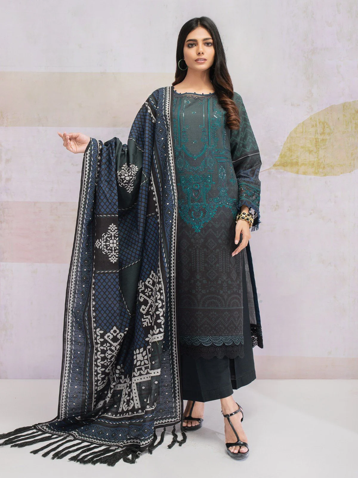 Embroidered Khaddar Suit - EWU21V8-21686