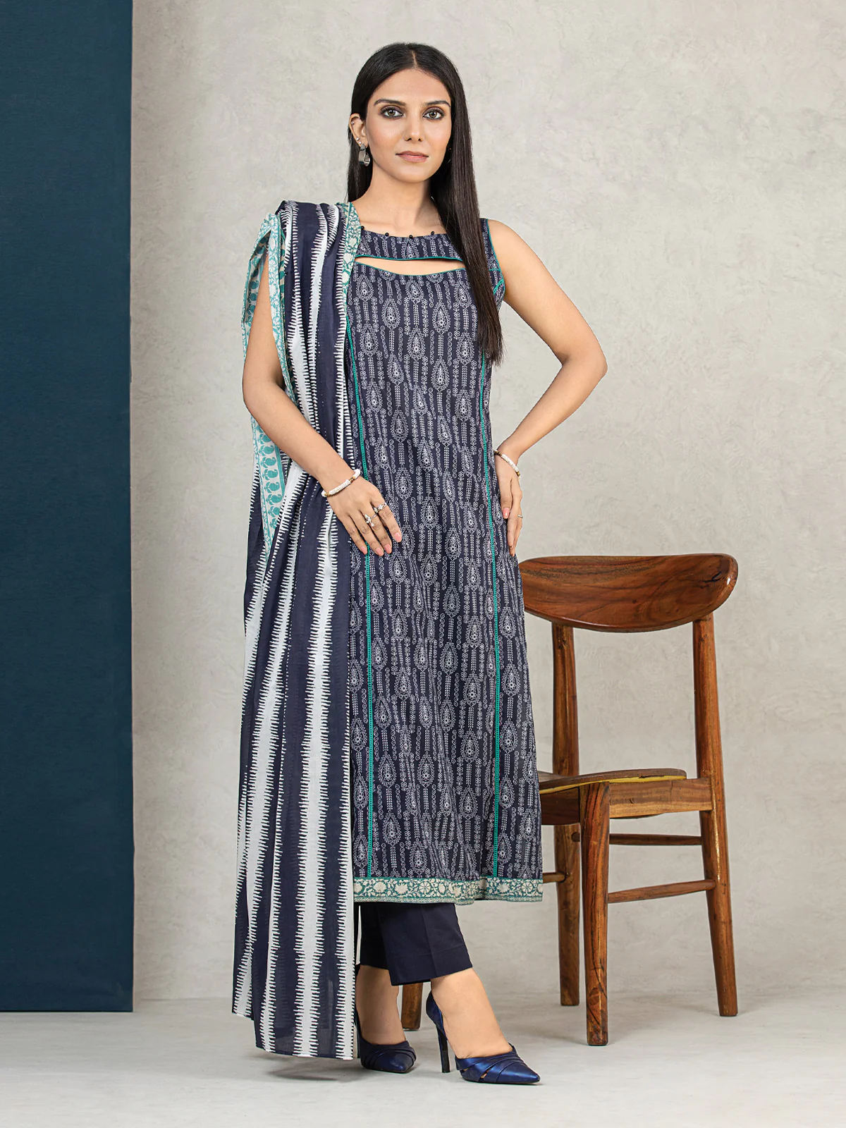 Printed Khaddar Suit - EWU22A3-24257