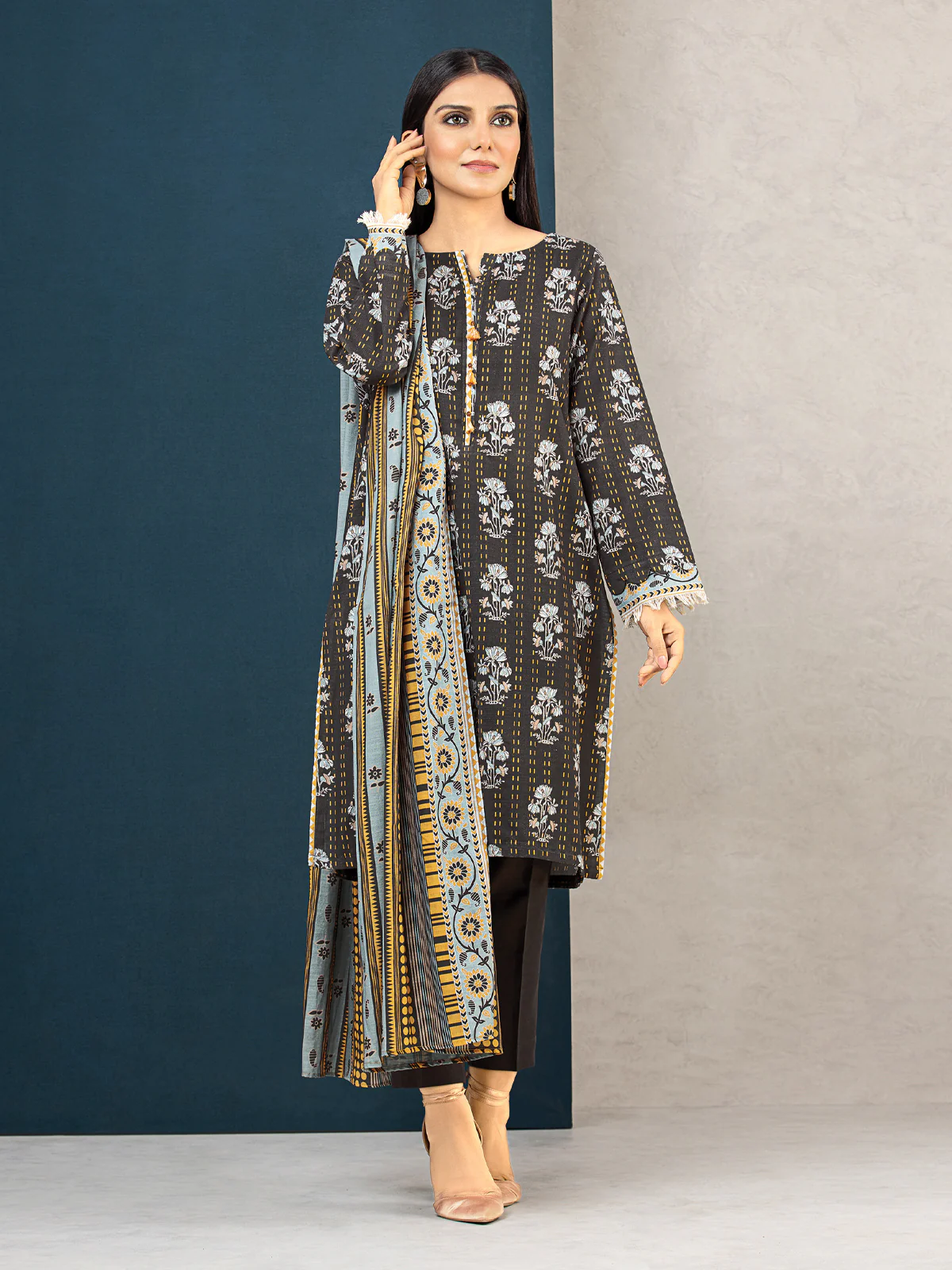 Printed Khaddar Suit - EWU22A3-24703