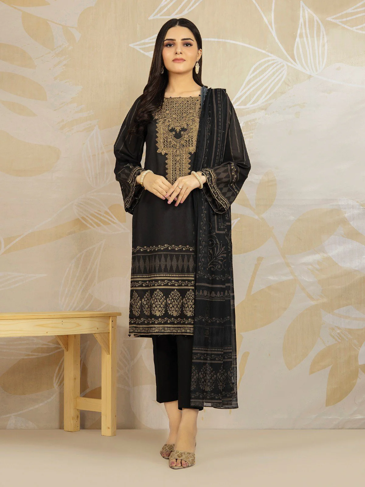 Embroidered Lawn Suit - EWU22V1-23582