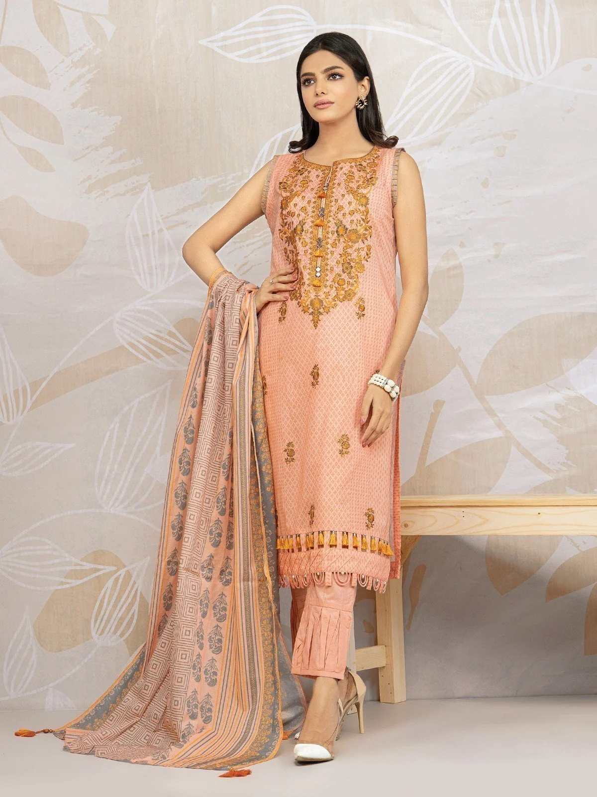 Embroidered Lawn Suit - EWU22V1-23654