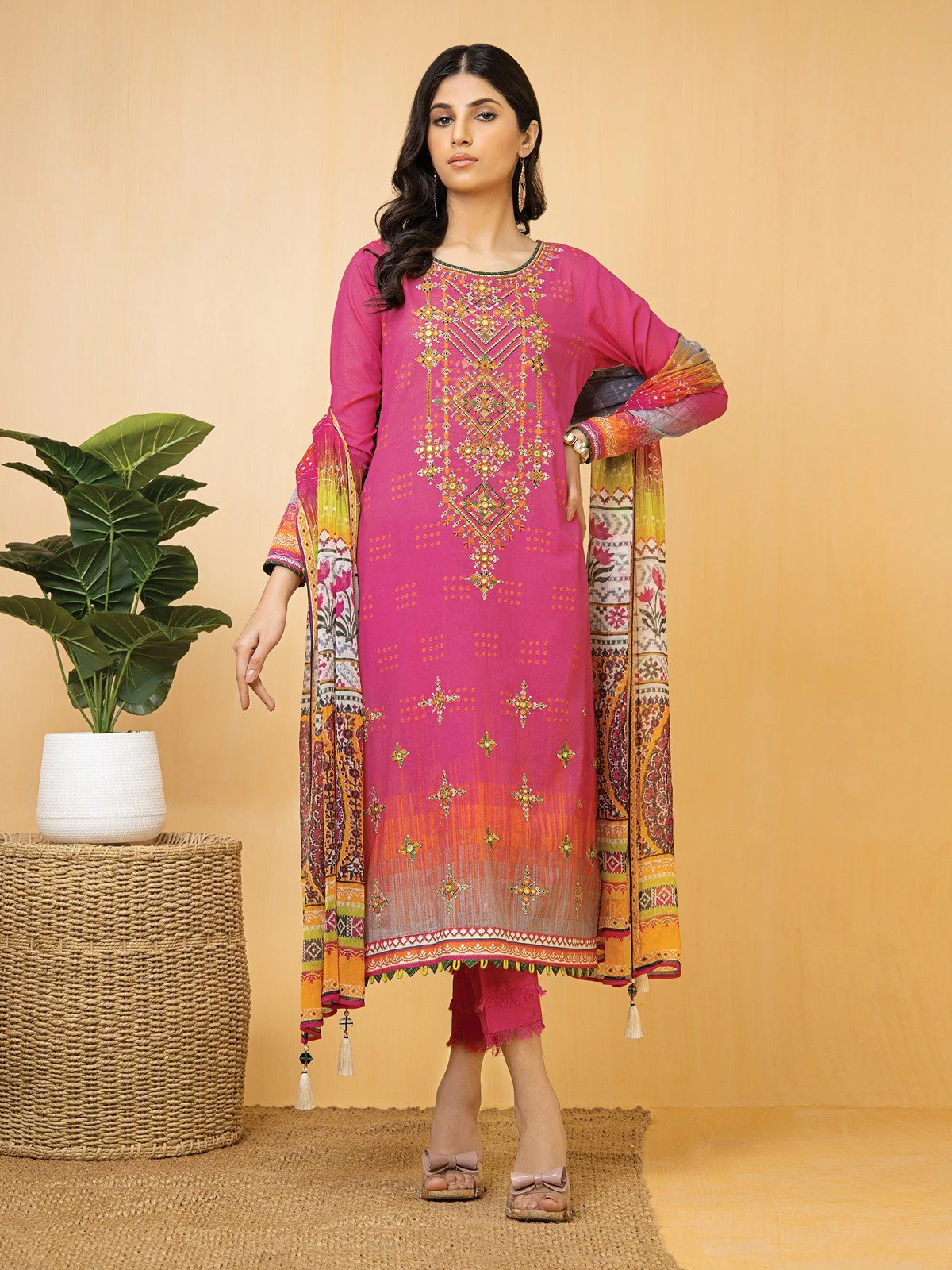 Embroidered Lawn Suit - EWU22V1-23669