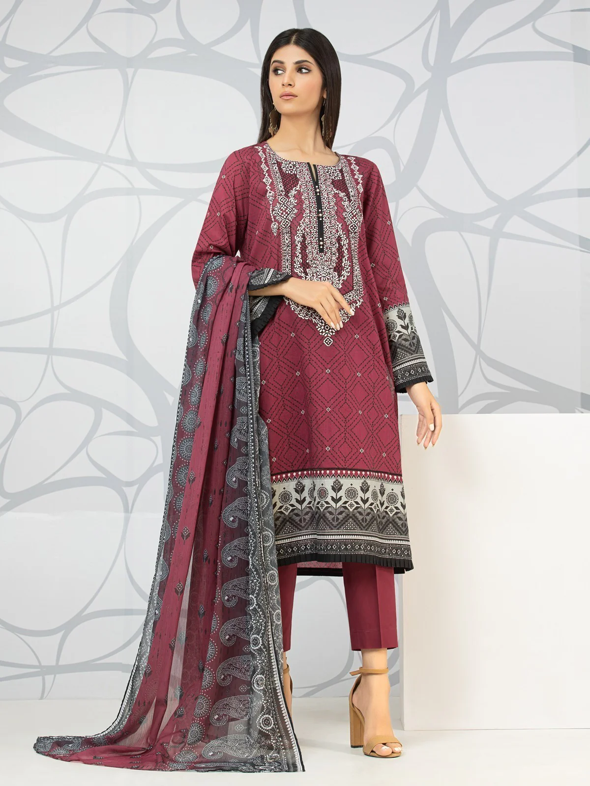 Embroidered Lawn Suit - EWU22V1-23672