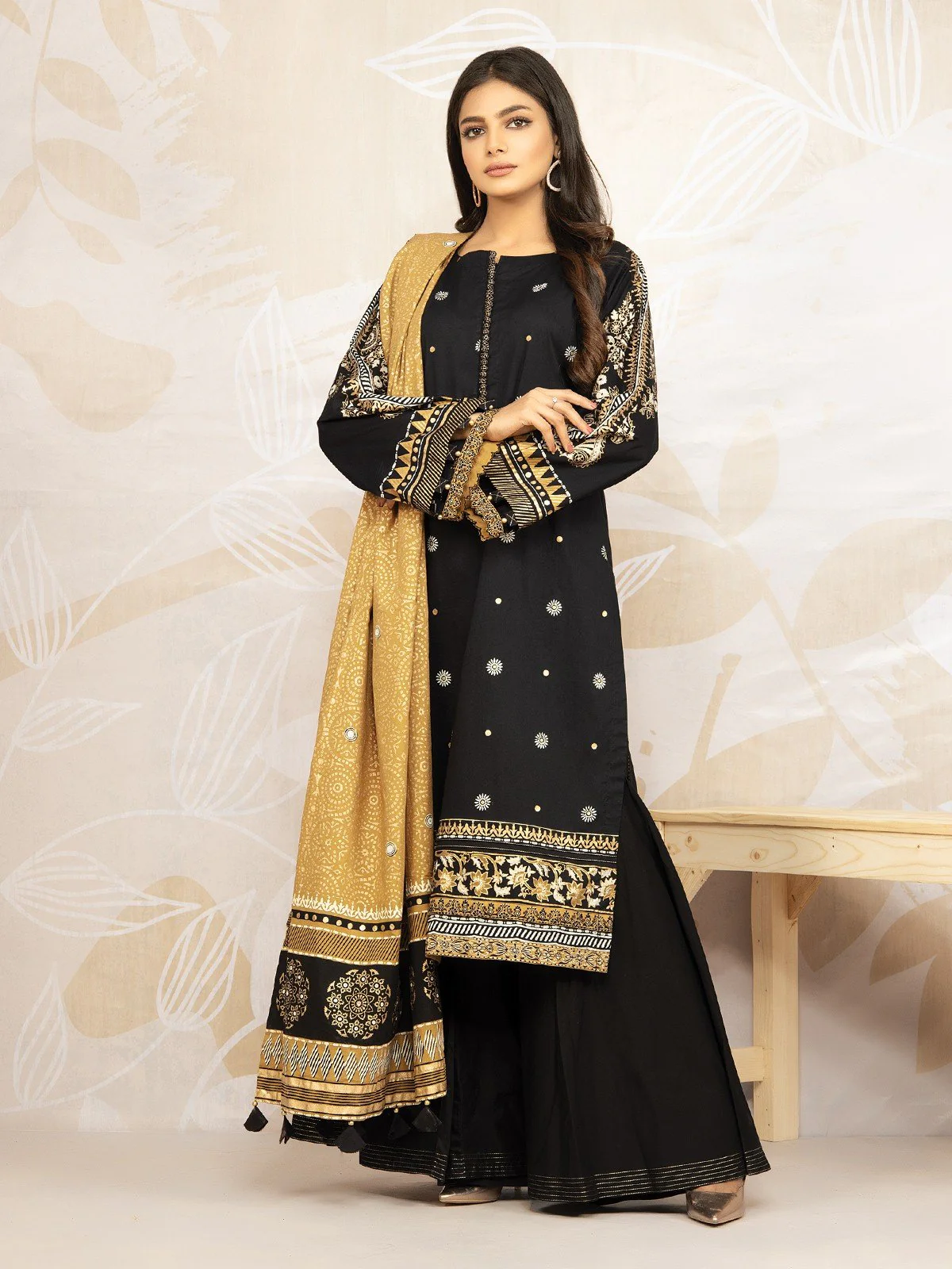 Embroidered Lawn Suit - EWU22V1-23688