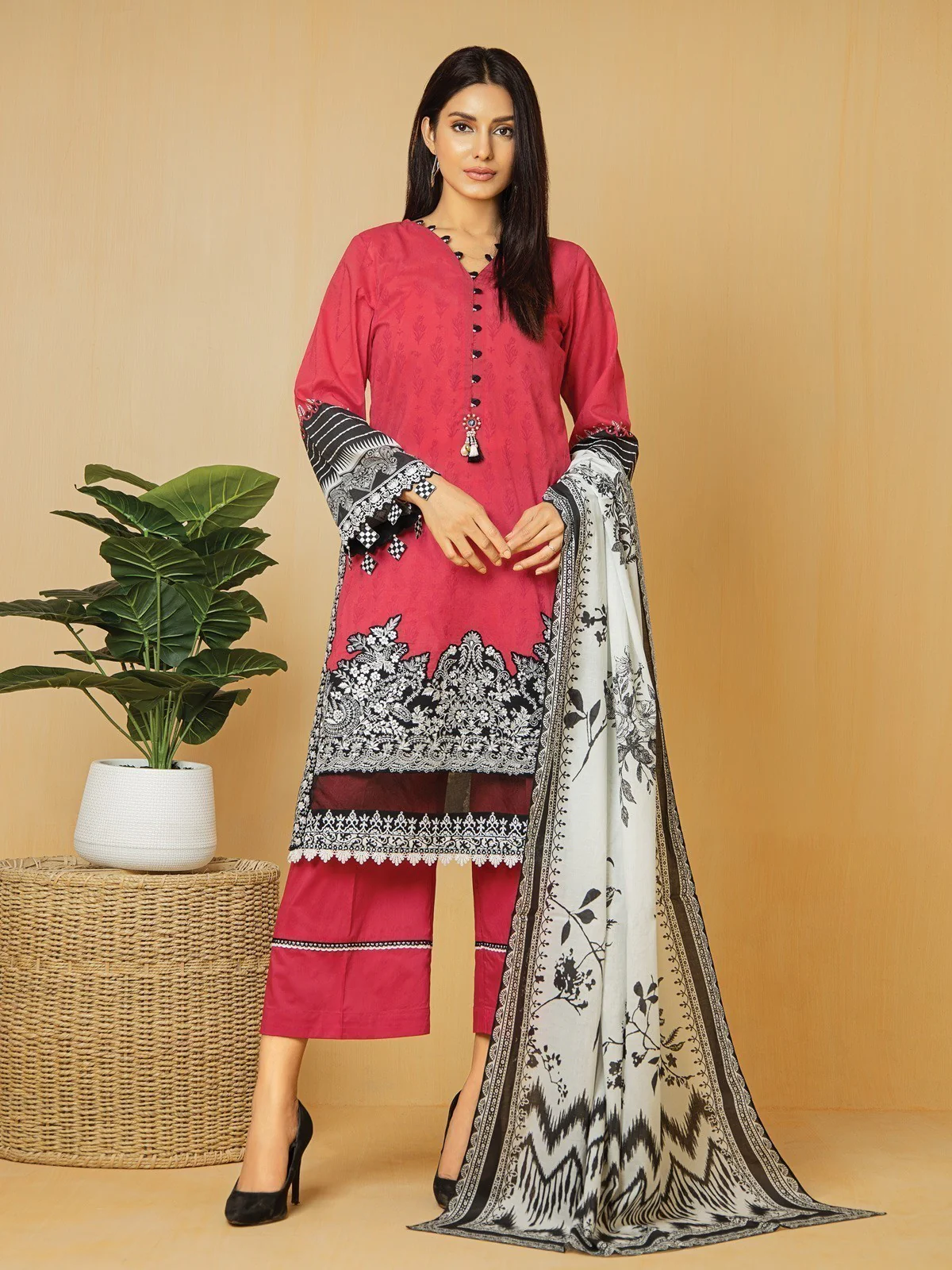 Embroidered Lawn Suit - EWU22V1-23709