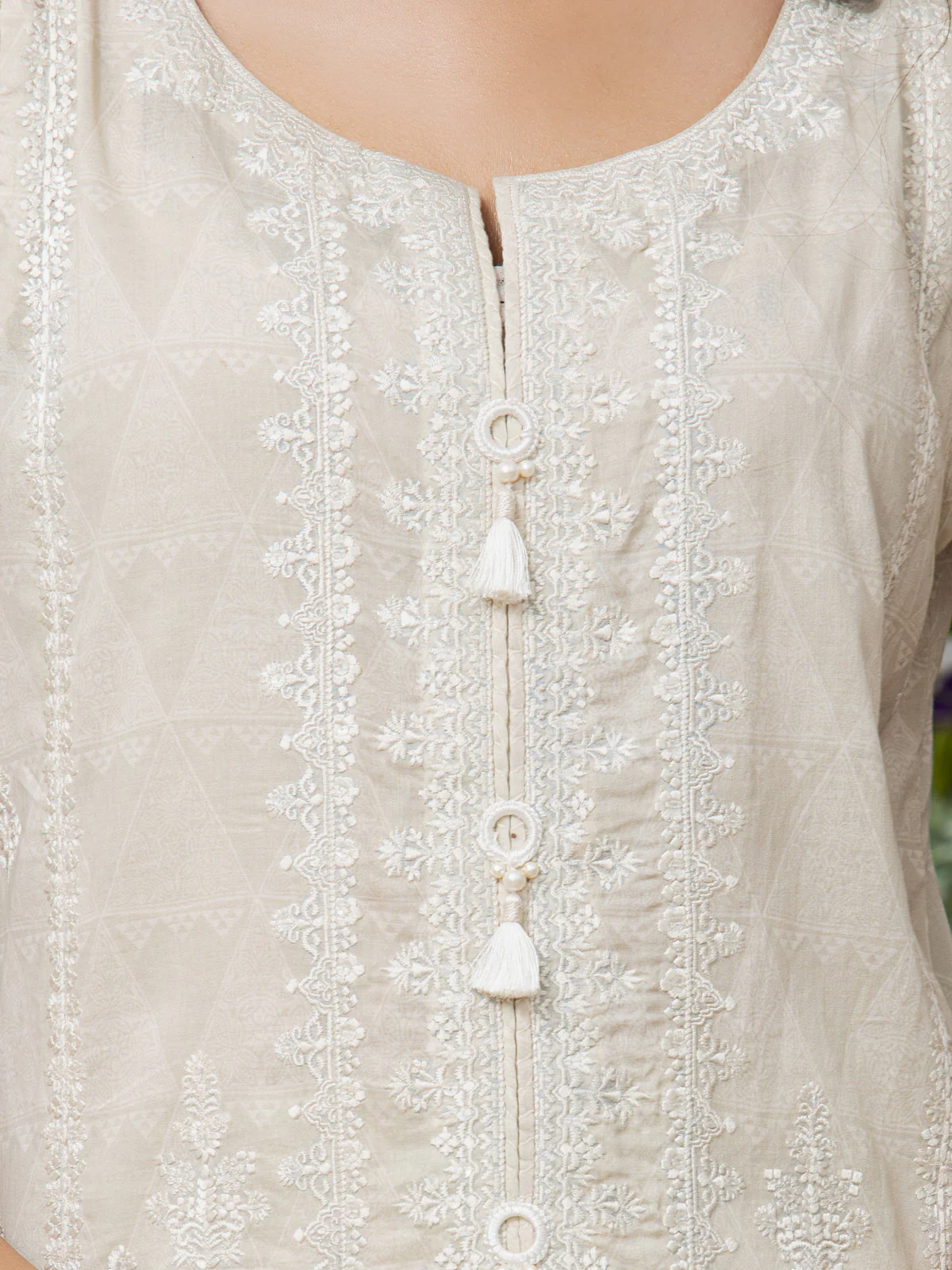 Embroidered Lawn Suit - EWU22V1-26500 - Image 3