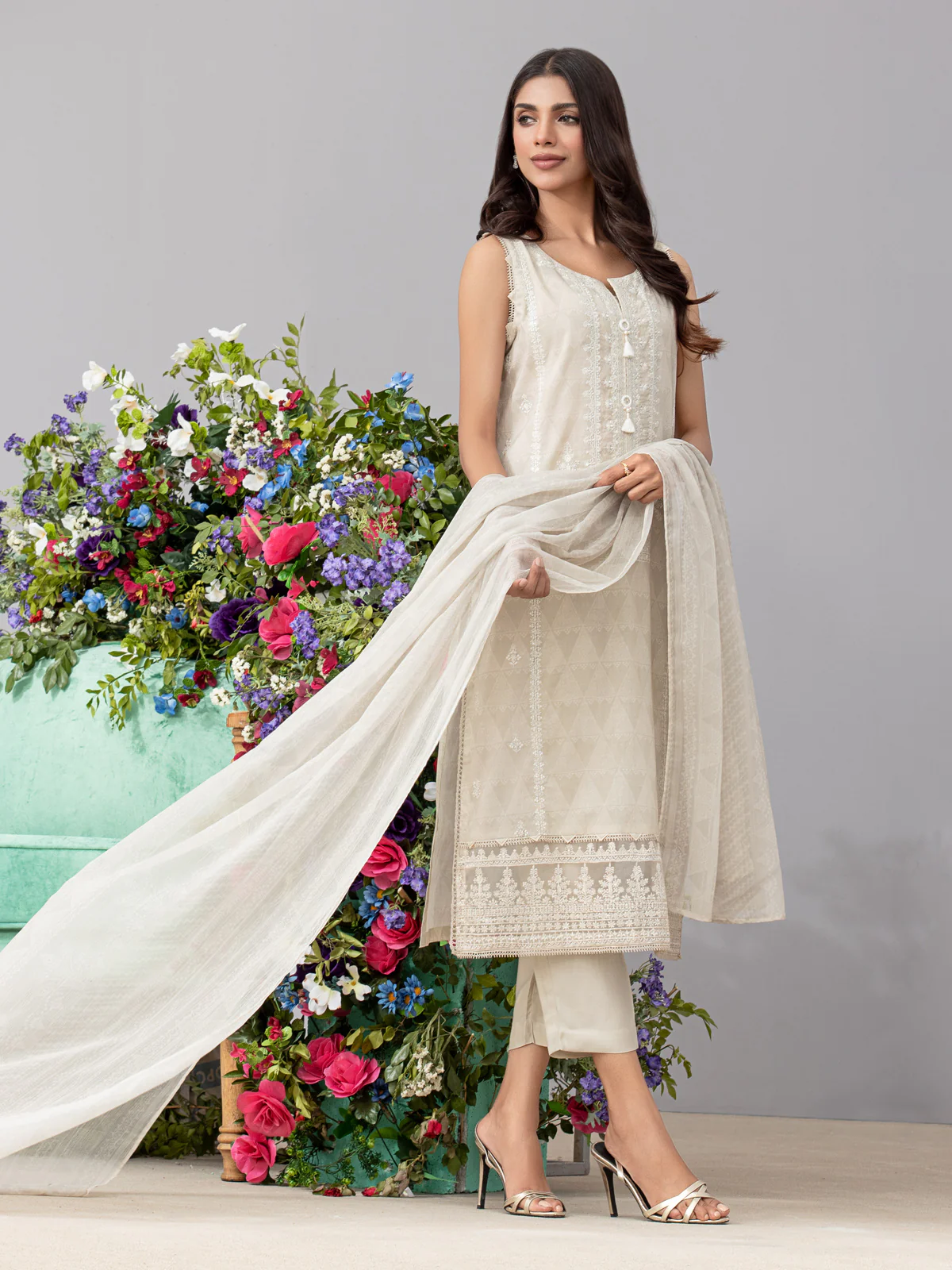 Embroidered Lawn Suit - EWU22V1-26500 - Image 6