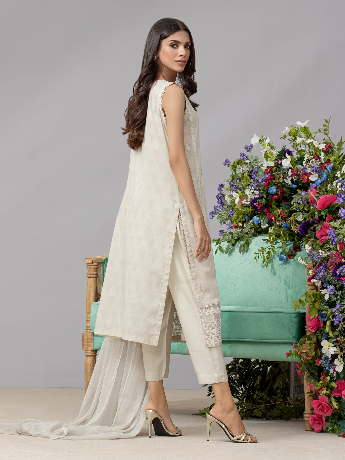 Embroidered Lawn Suit - EWU22V1-26500 - Image 8