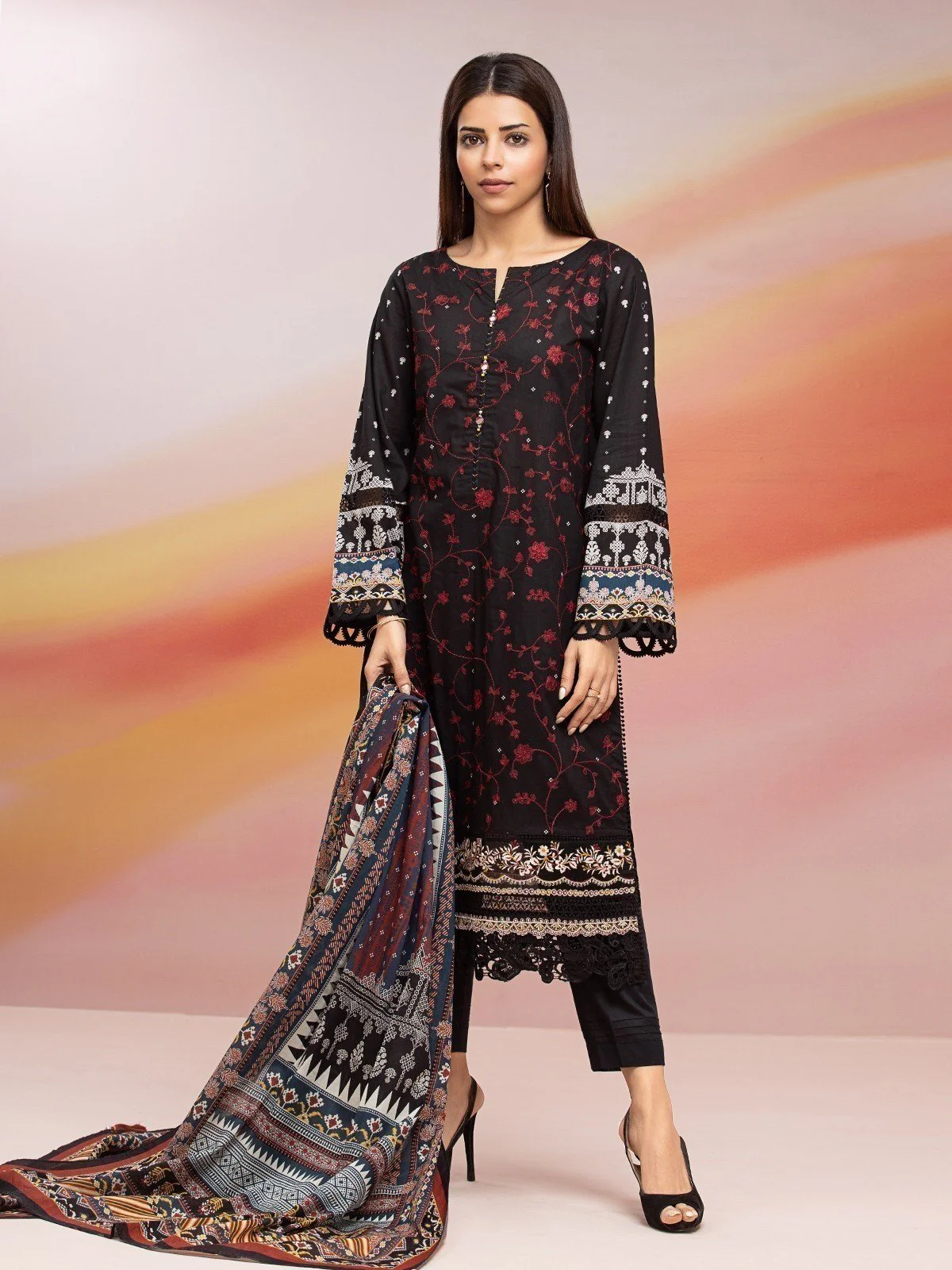 Embroidered Lawn Suit - EWU22V1-26526