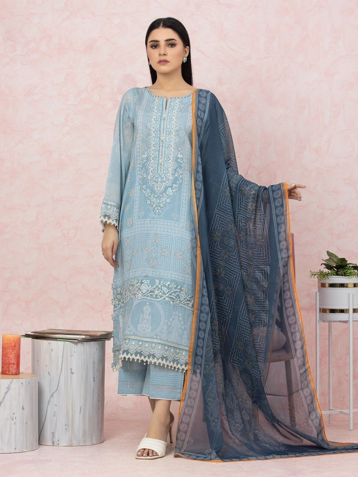Embroidered Lawn Suit - EWU22V1-26578