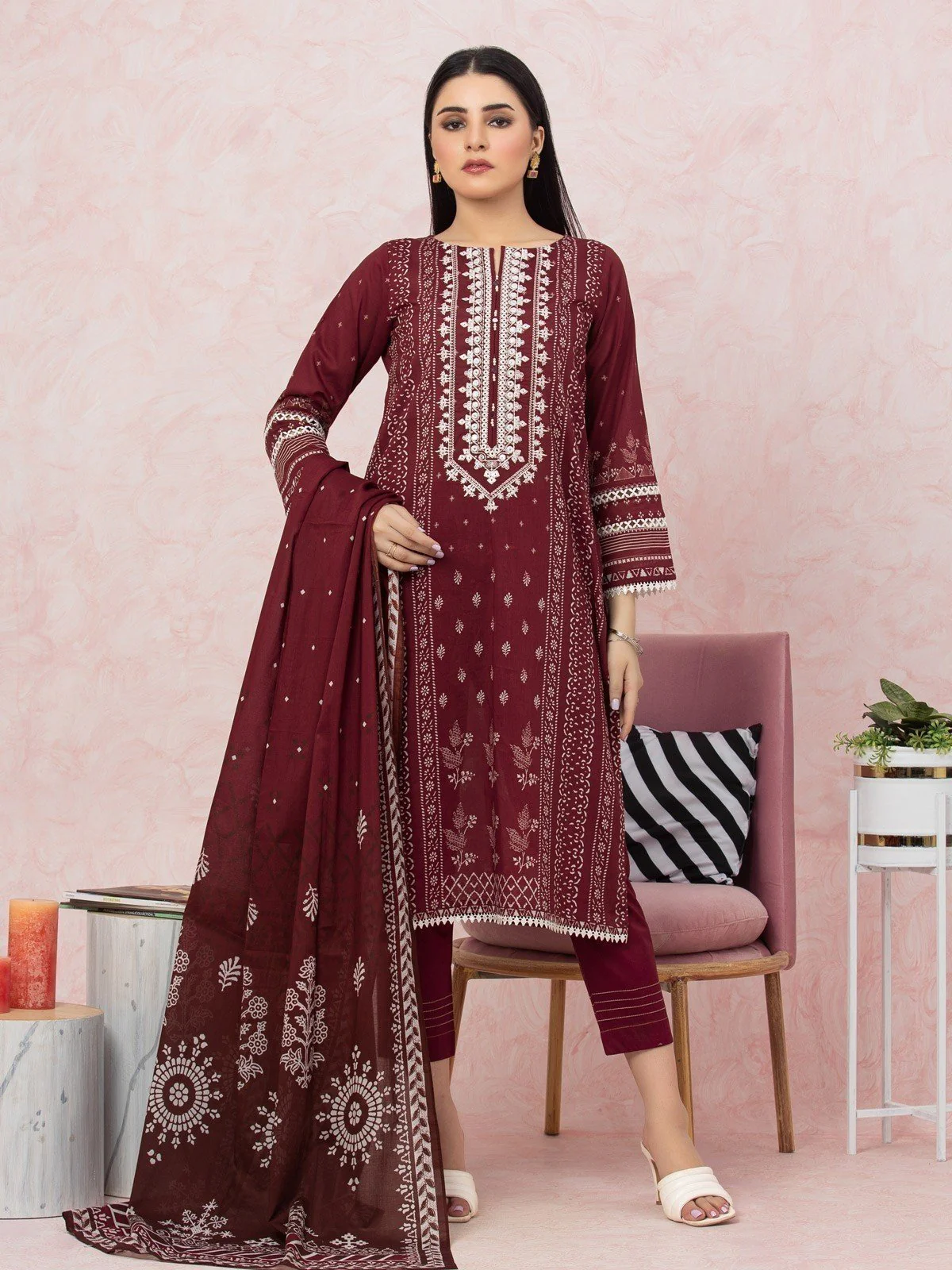 Embroidered Lawn Suit - EWU22V1-26614