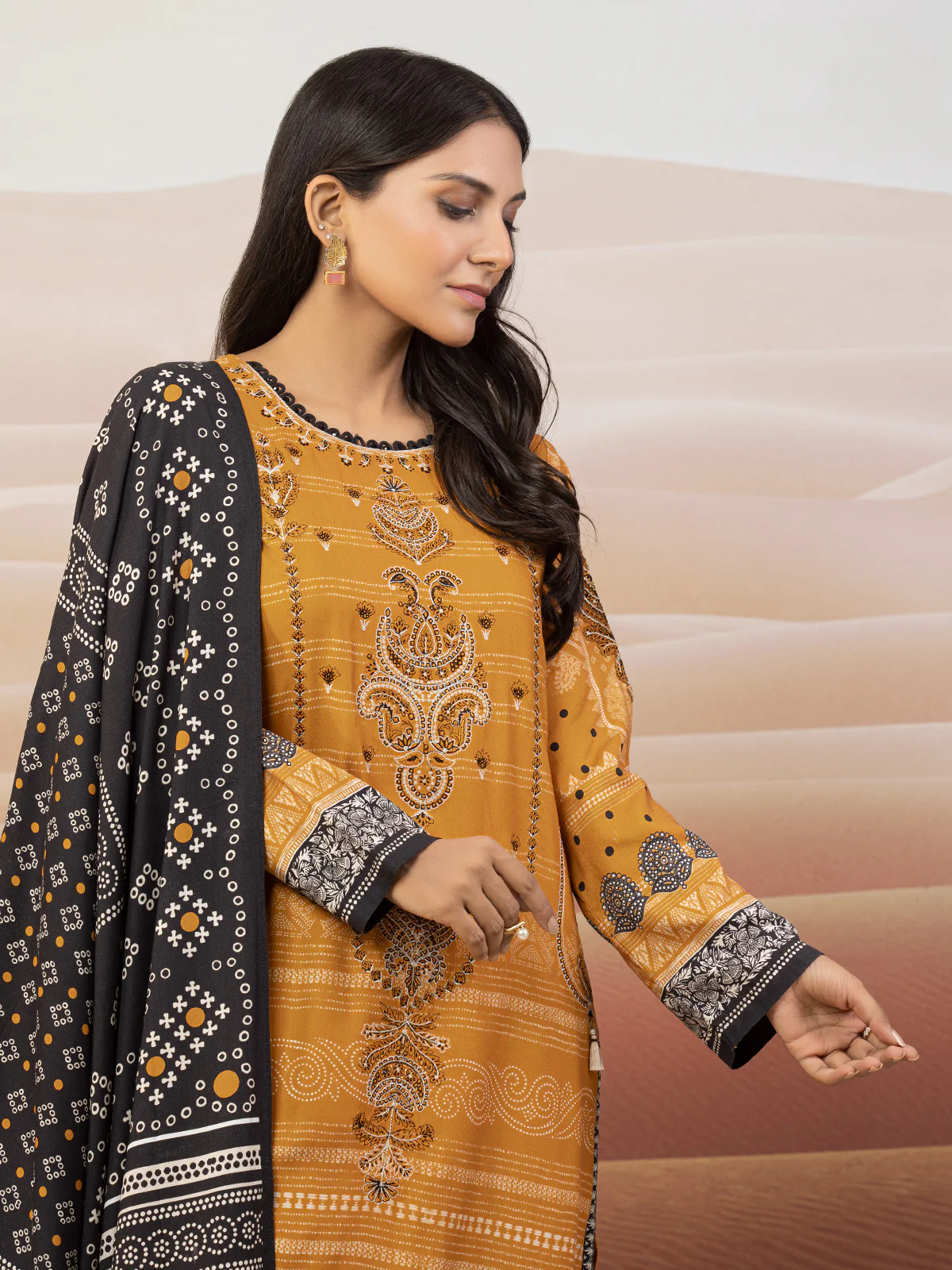 Embroidered Crepe Suit - EWU22V10-25016 - Image 4