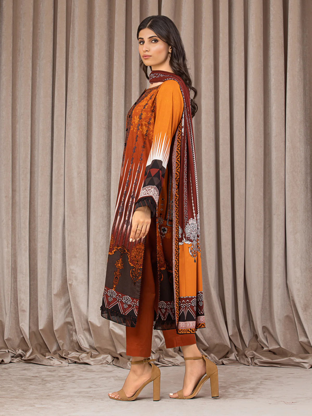 Embroidered Crepe Suit - EWU22V10-25018 - Image 2