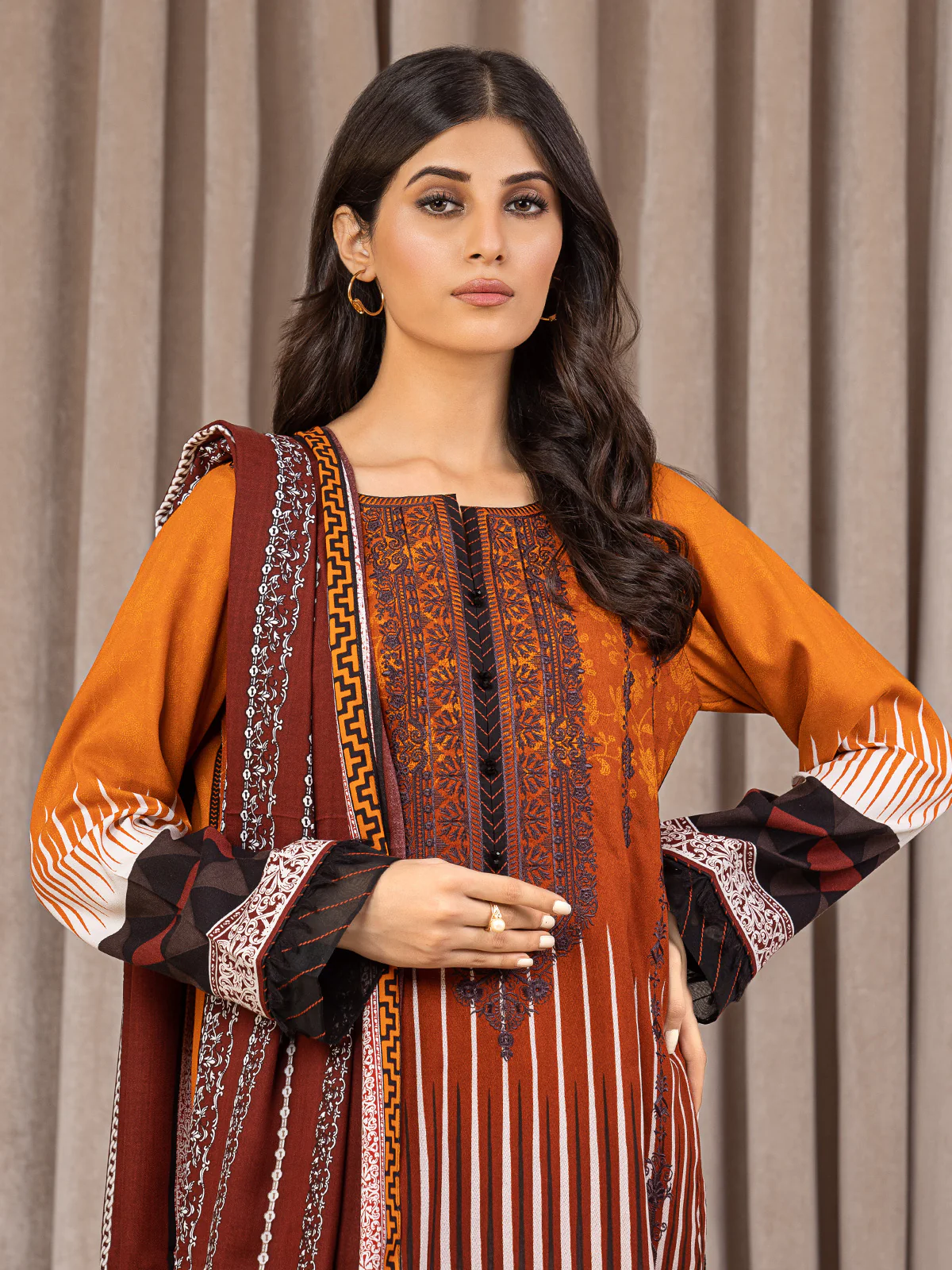 Embroidered Crepe Suit - EWU22V10-25018 - Image 5