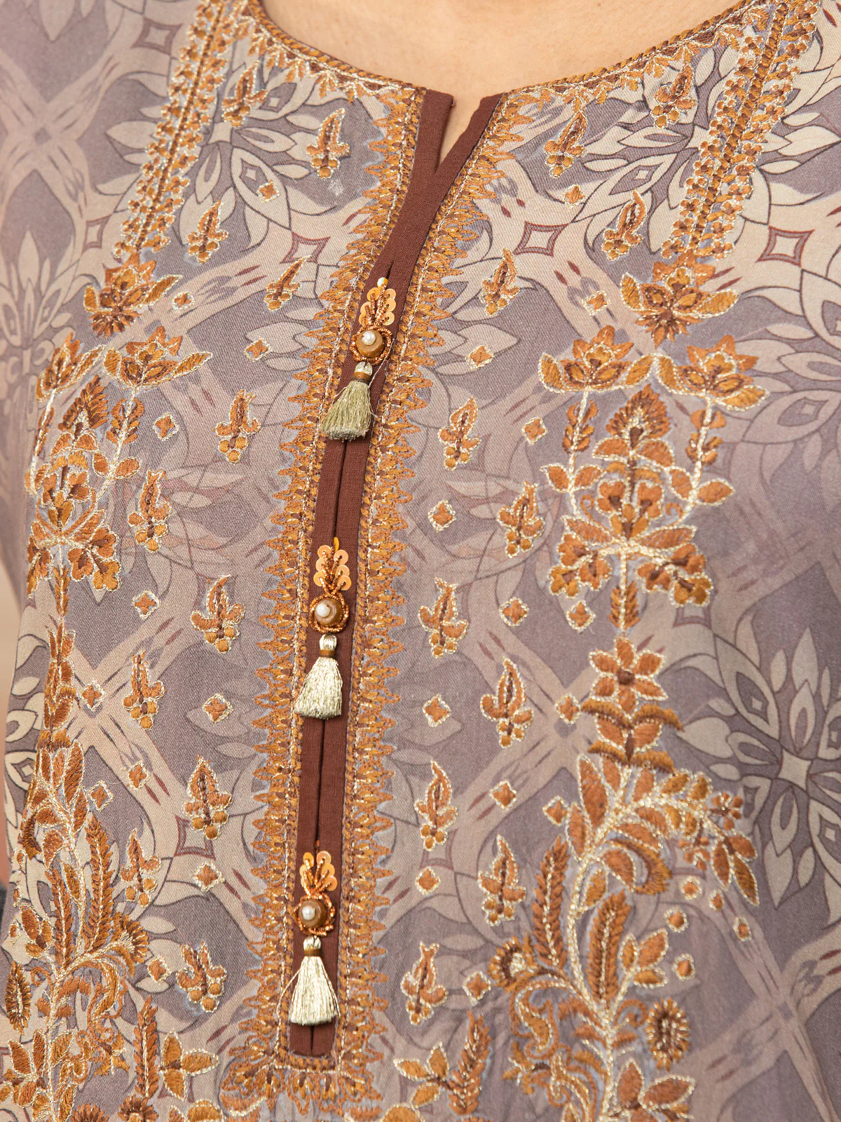 Embroidered Crepe Suit - EWU22V10-25019 - Image 3
