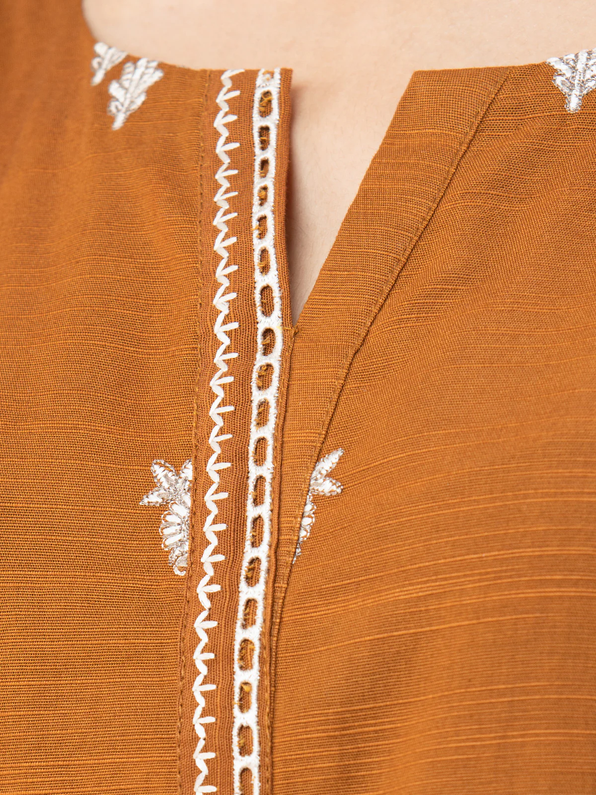 Embroidered Khaddar Suit - EWU22V12-25011 - Image 2