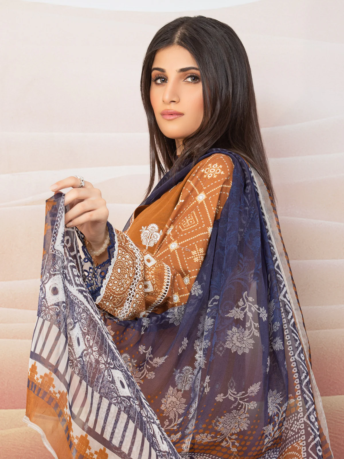 Embroidered Khaddar Suit - EWU22V12-25011 - Image 3