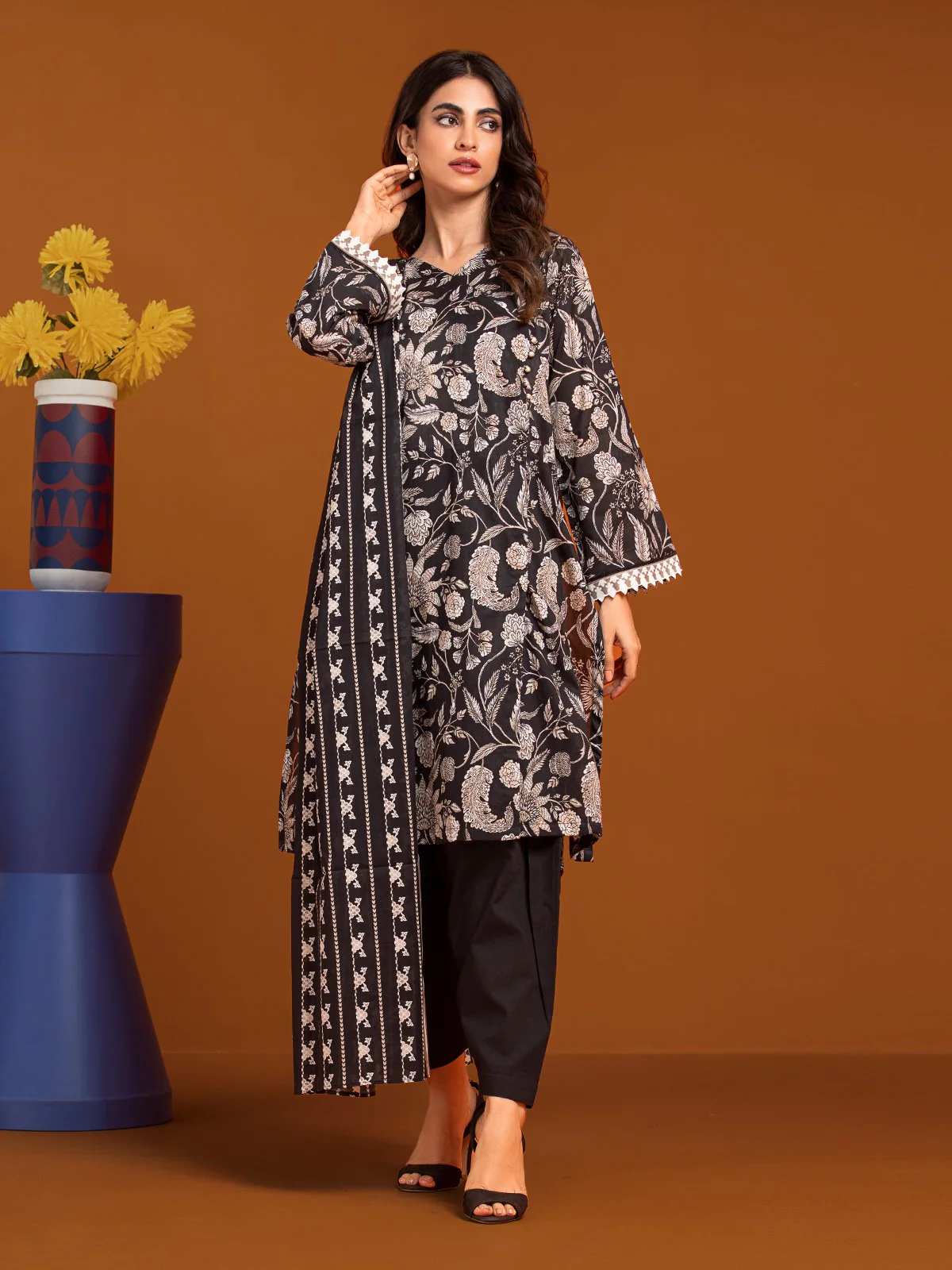 Printed Khaddar Suit - EWU23A3-27197-3P