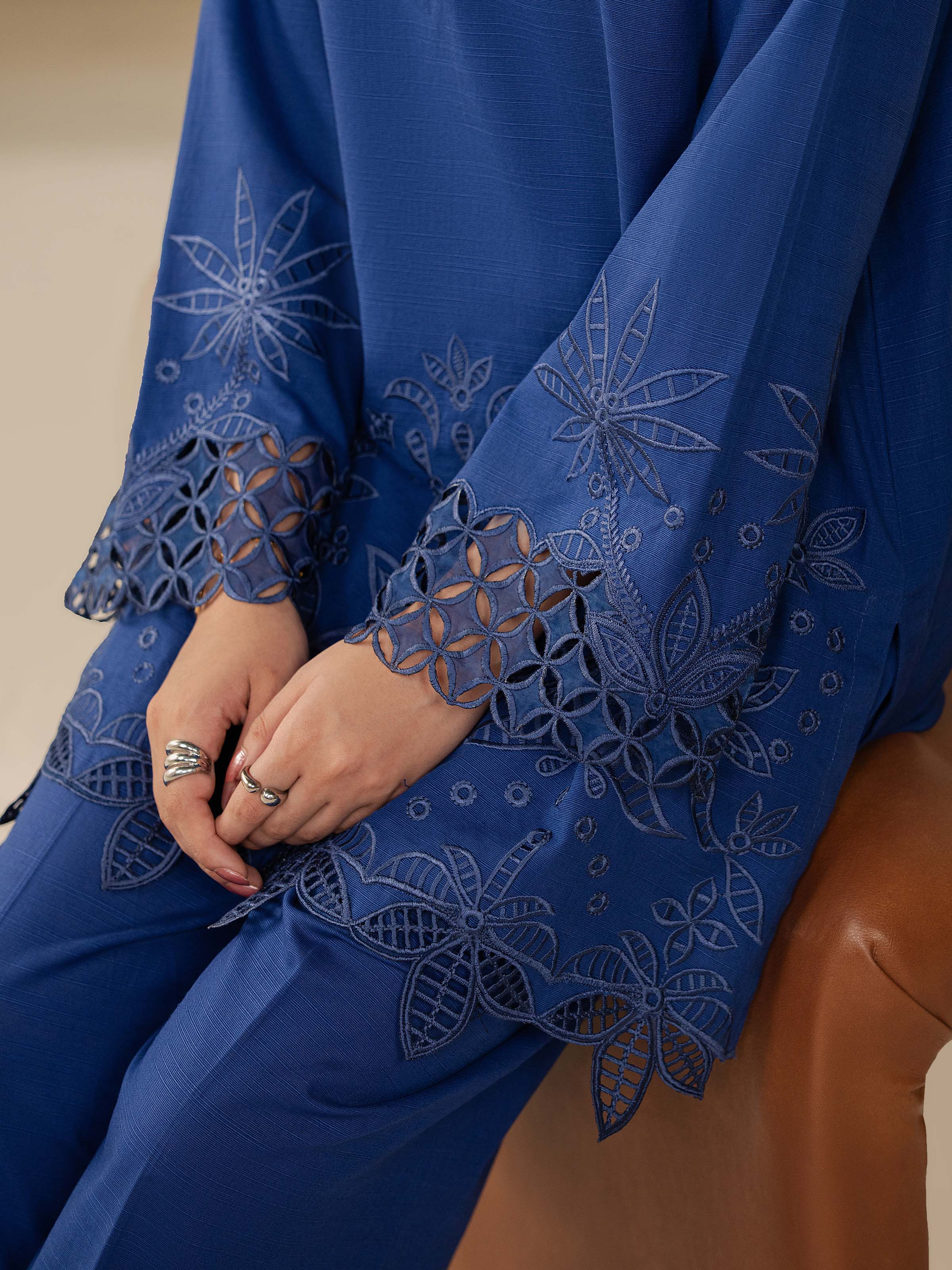 Embroidered Khaddar Co-Ord Set - EWTKED5-84001ST - Image 3