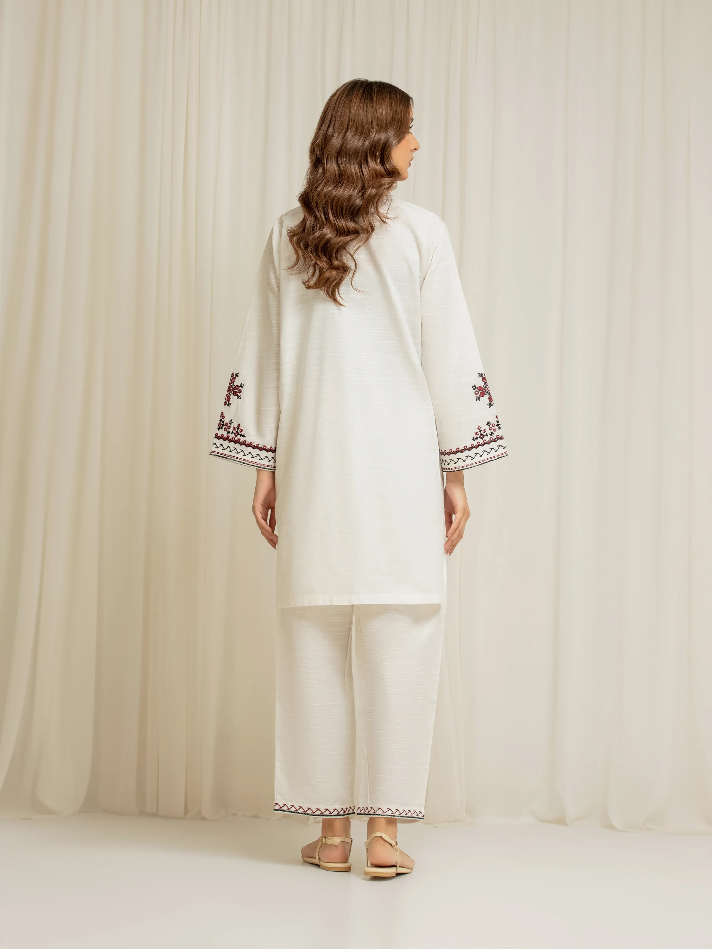Embroidered Khaddar Co-Ord Set - EWTKED5-84070ST - Image 6