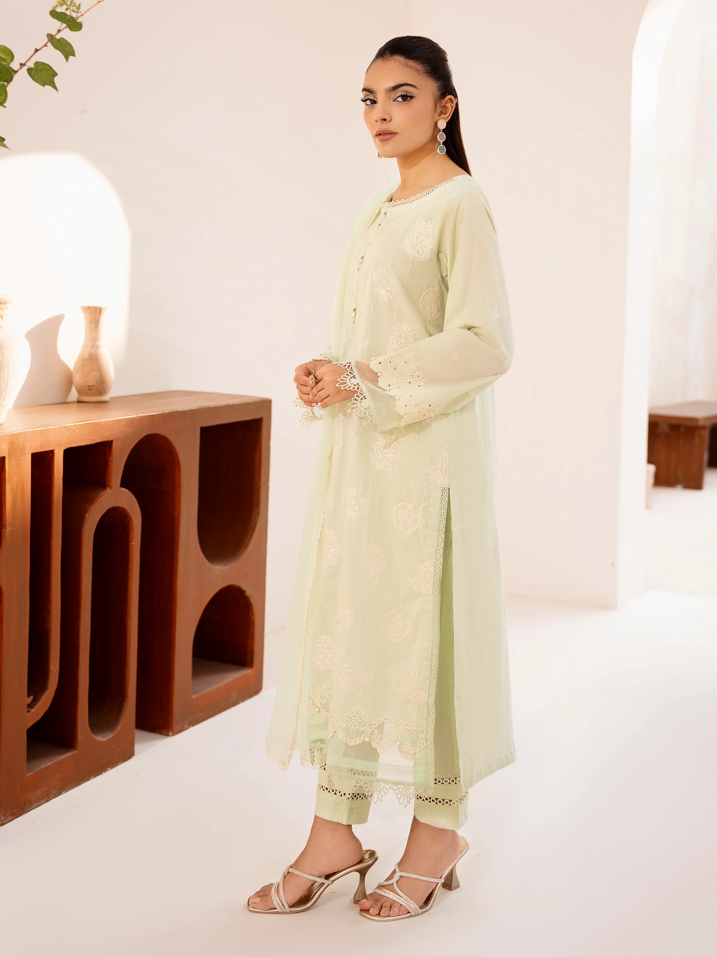 Embroidered Cambric Suit - EWTKE24-81045-3P - Image 3
