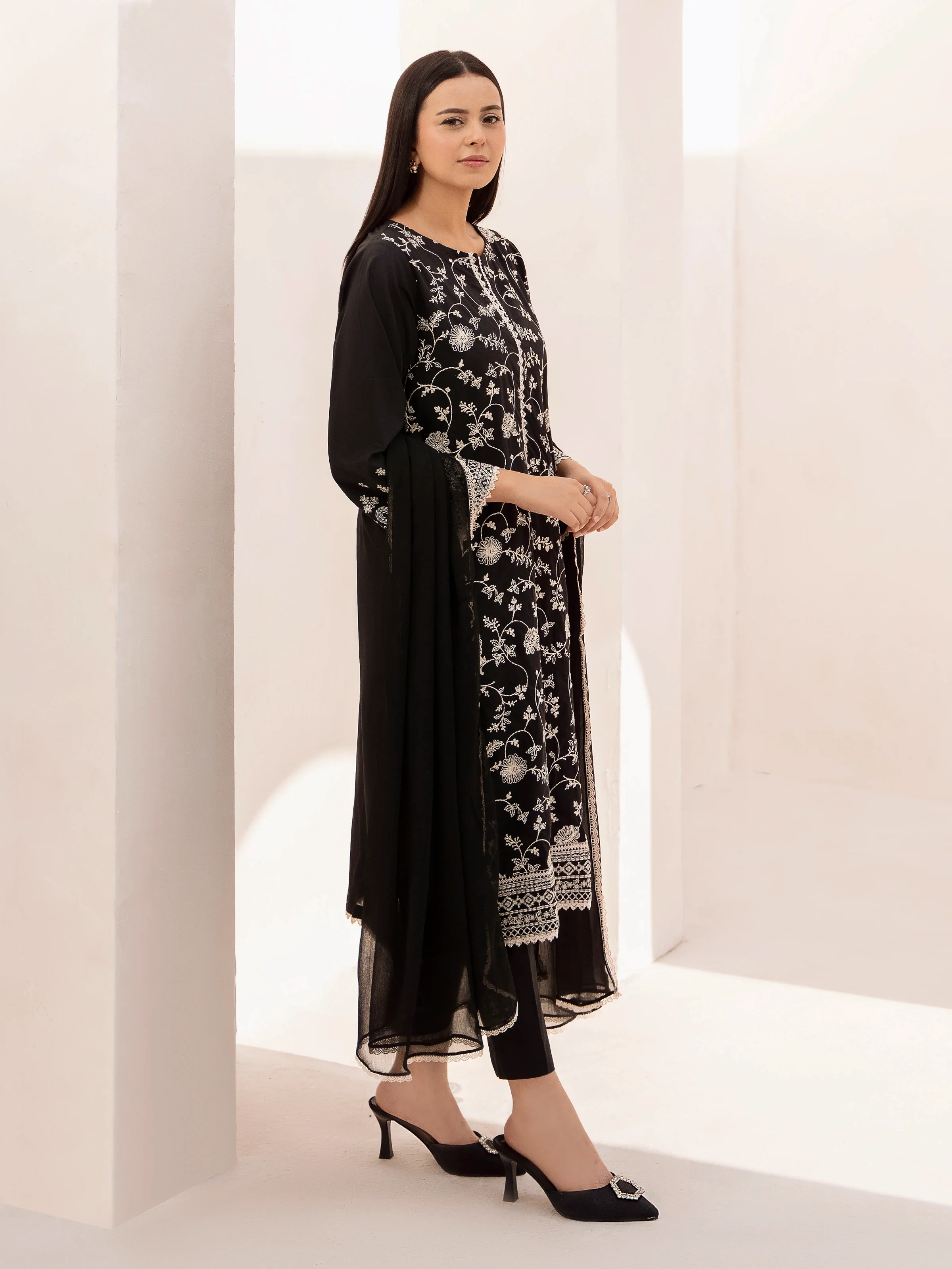 Embroidered Cambric Suit - EWTKE24-81054-3P - Image 6