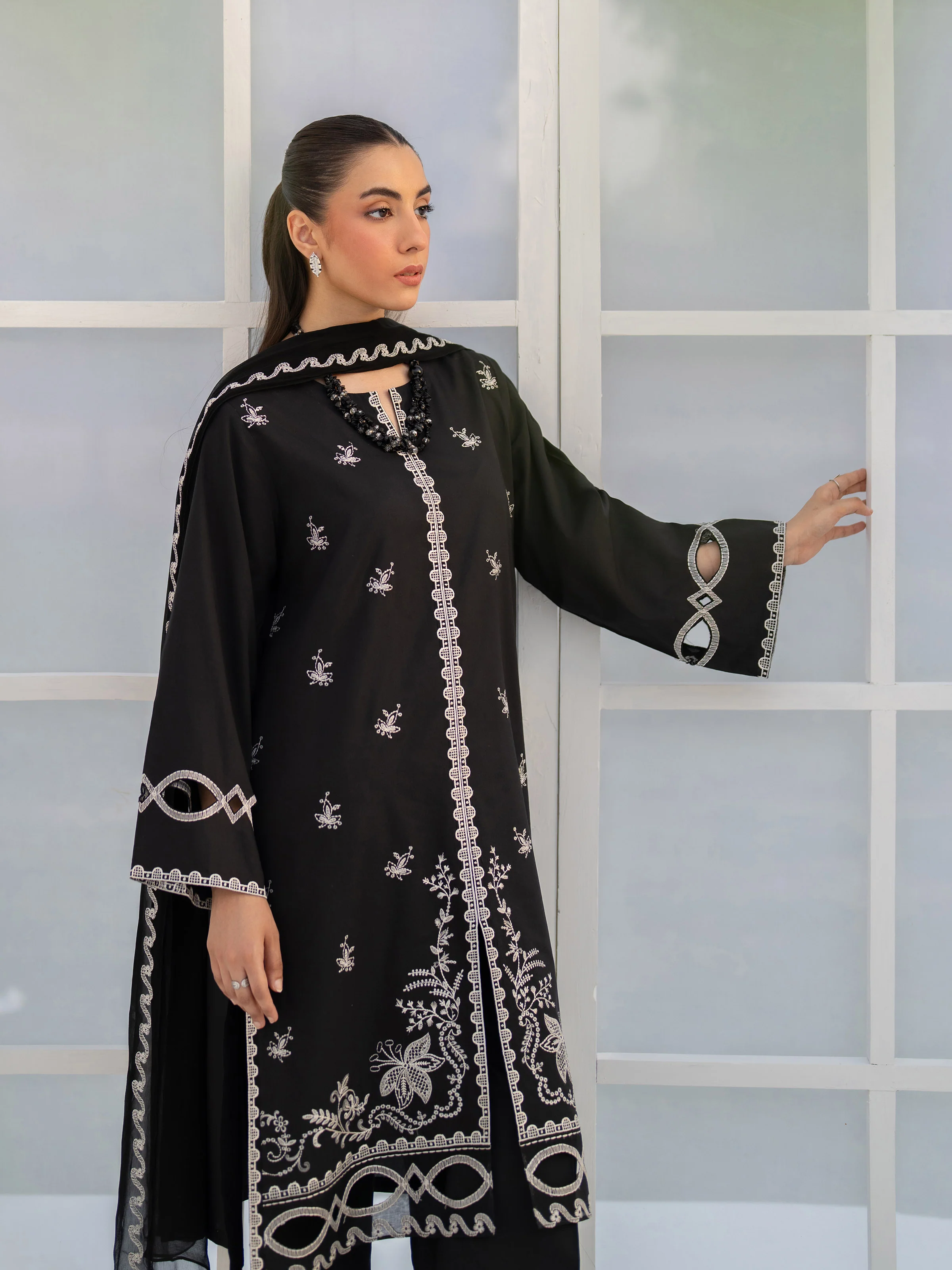 Embroidered Cambric Suit - EWTKE5-81095-3P - Image 4
