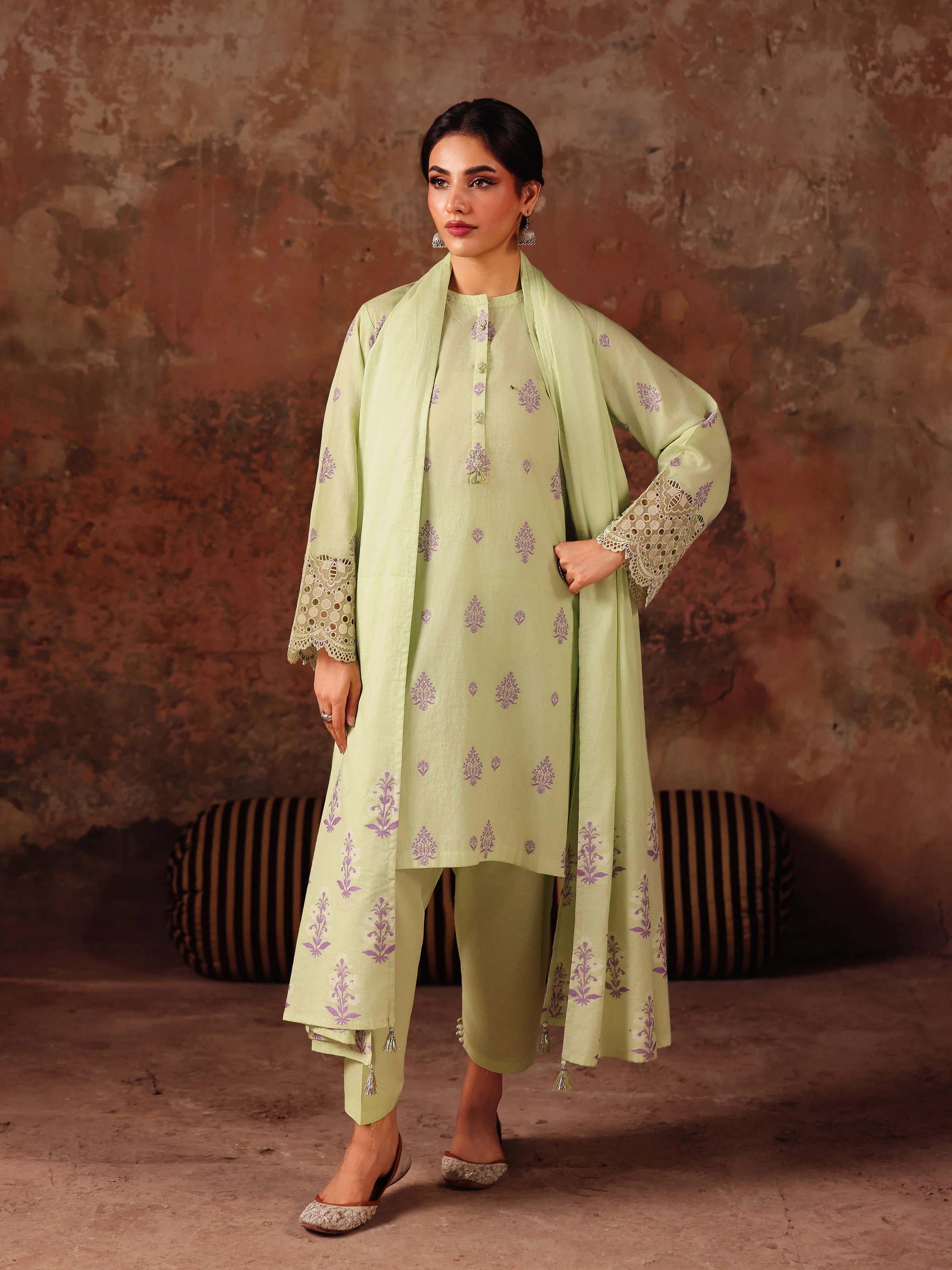 Embroidered Jacquard Suit - EWTKE5-81080-3P - Image 4