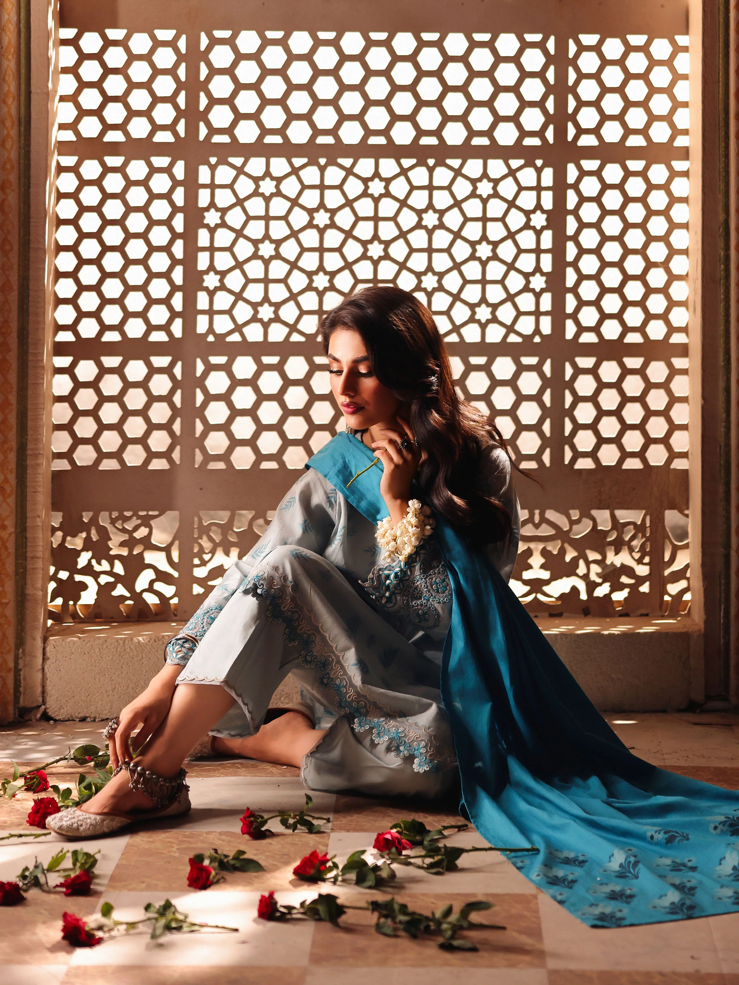 Embroidered Jacquard Suit - EWTKE5-81083-3P - Image 3
