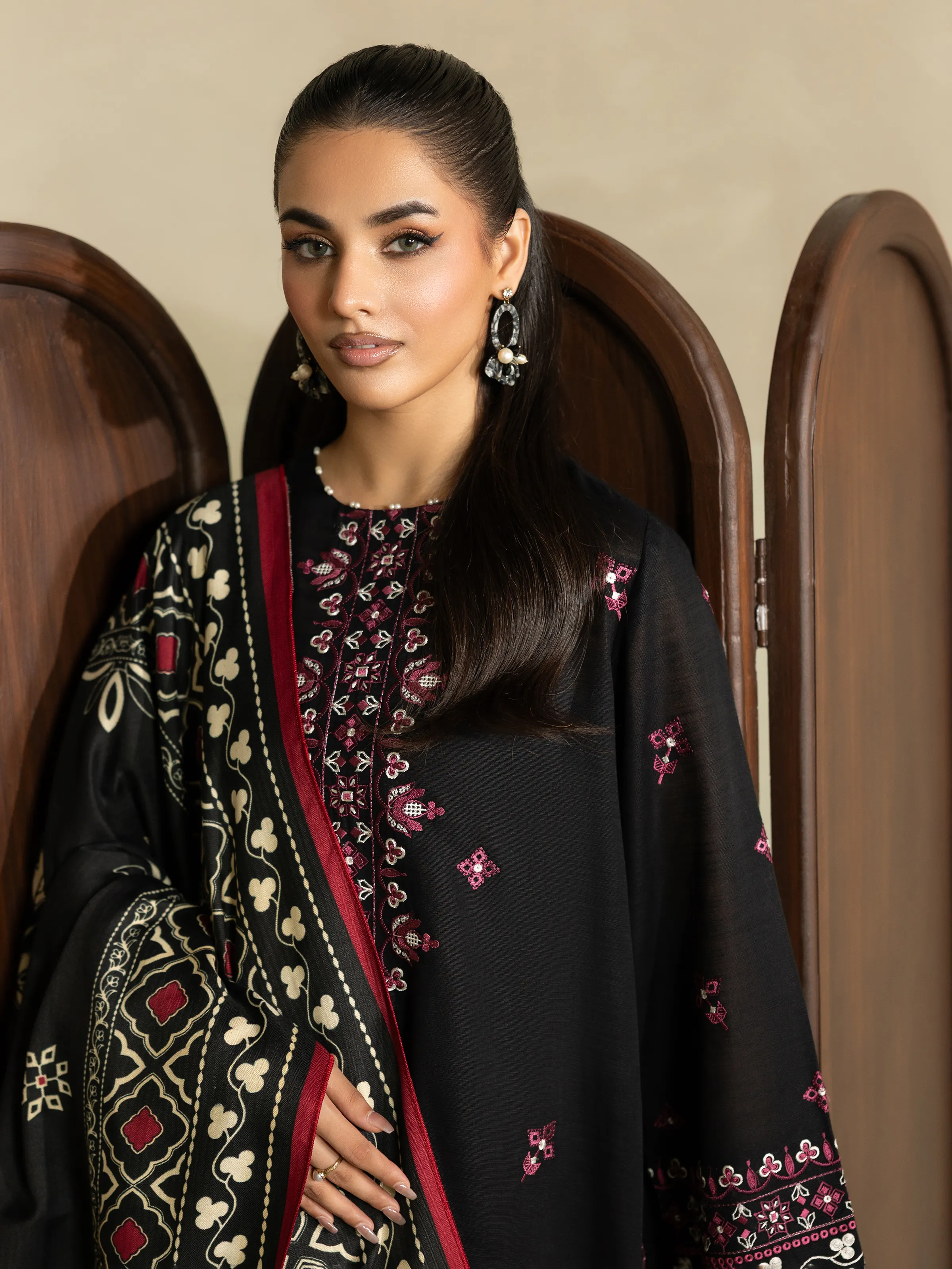 Embroidered Khaddar Suit - EWTKED5-84017-3P - Image 2