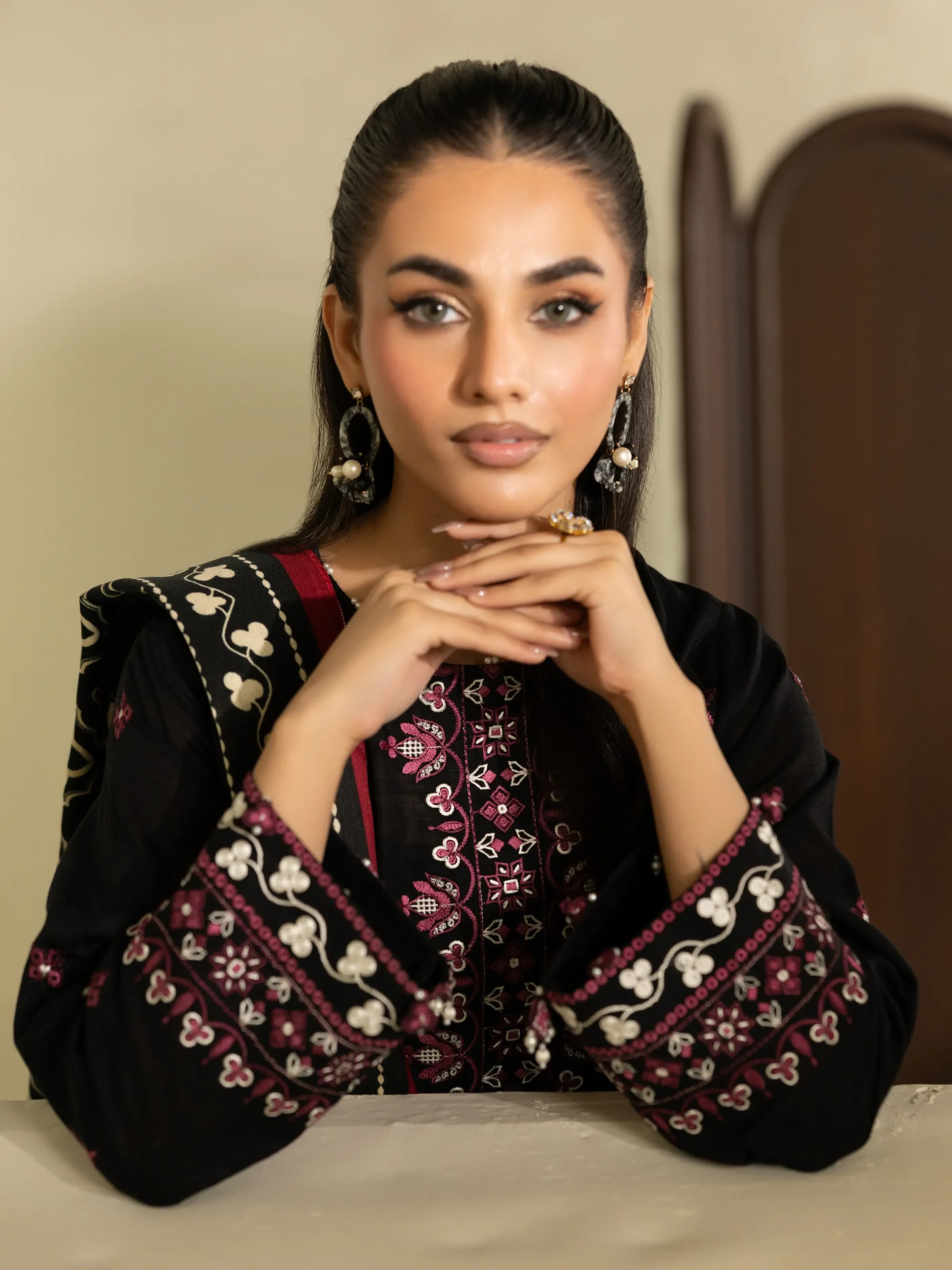 Embroidered Khaddar Suit - EWTKED5-84017-3P - Image 5