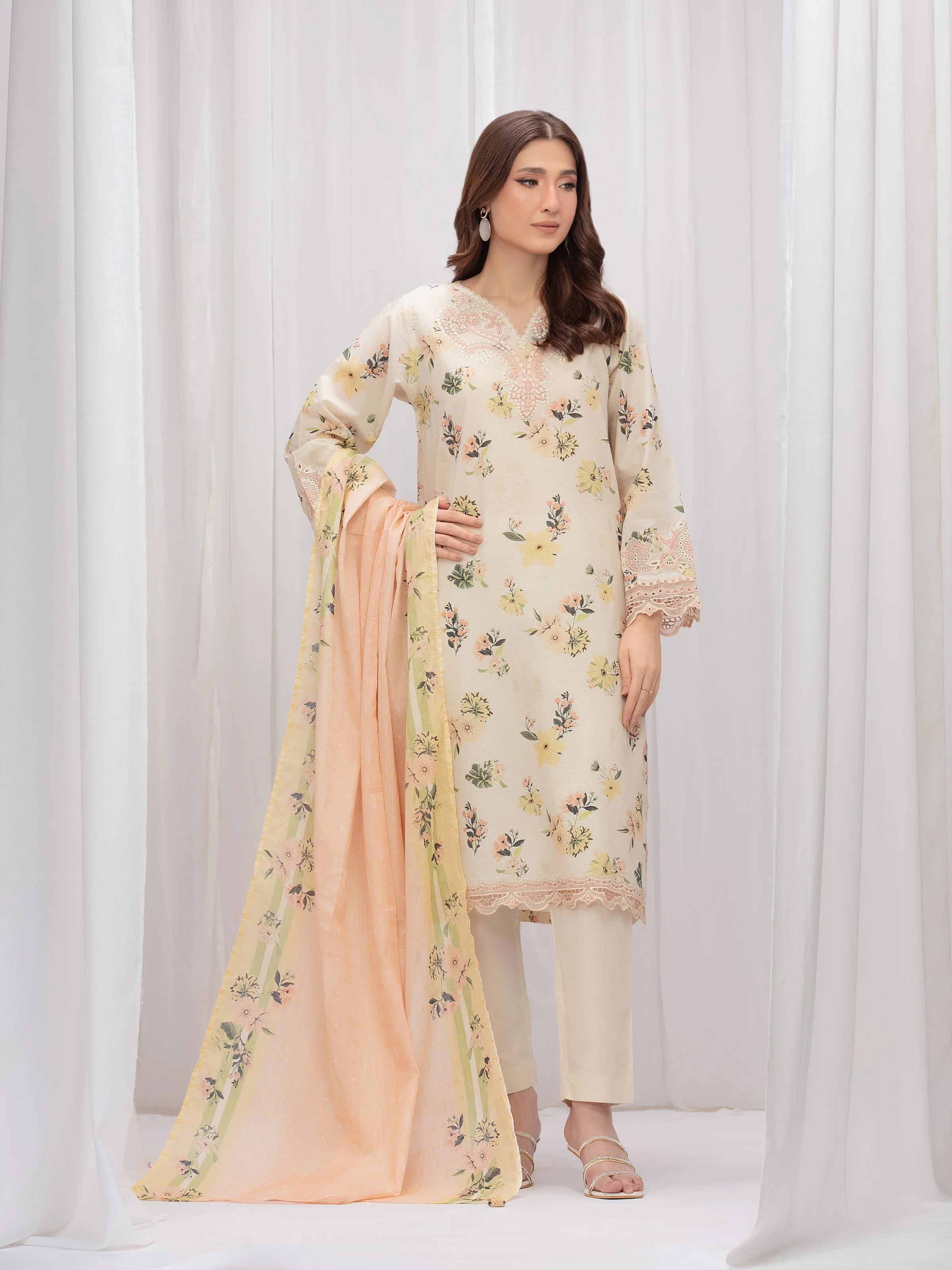 Embroidered Lawn Suit - EWTKE5-82331-3P - Image 5