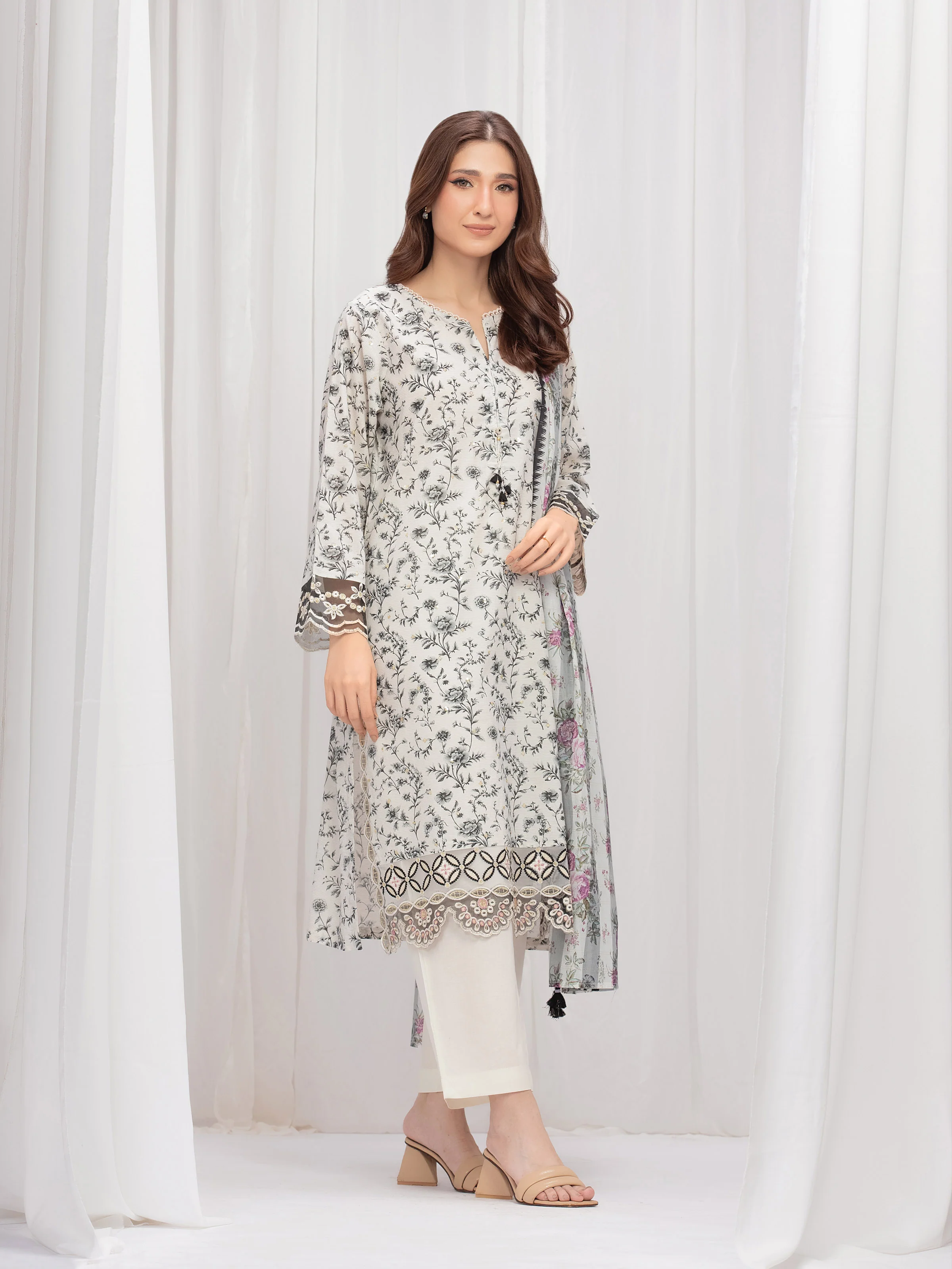 Embroidered Lawn Suit - EWTKE5-82334-3P - Image 5