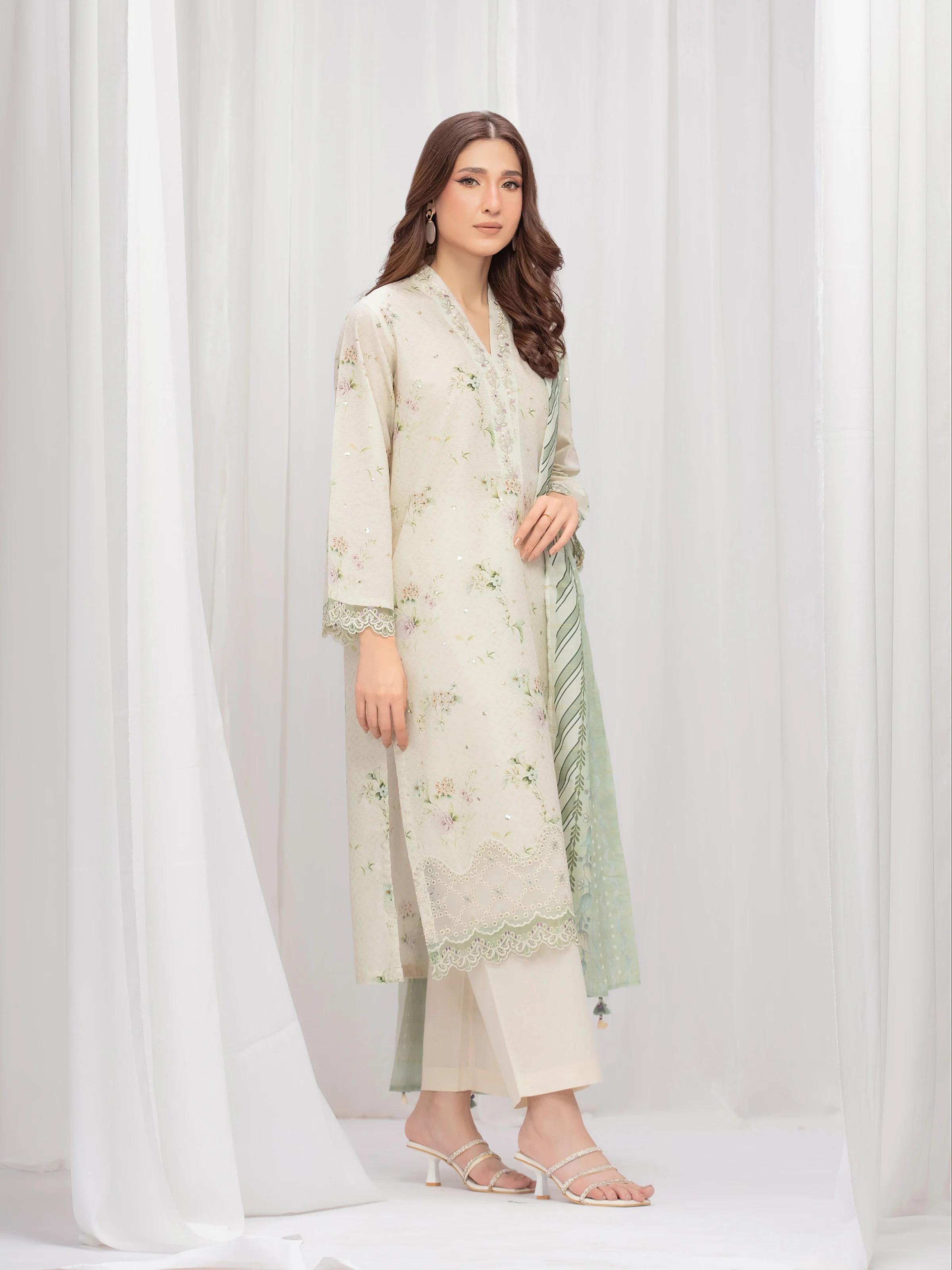 Embroidered Lawn Suit - EWTKE5-82336-3P - Image 3