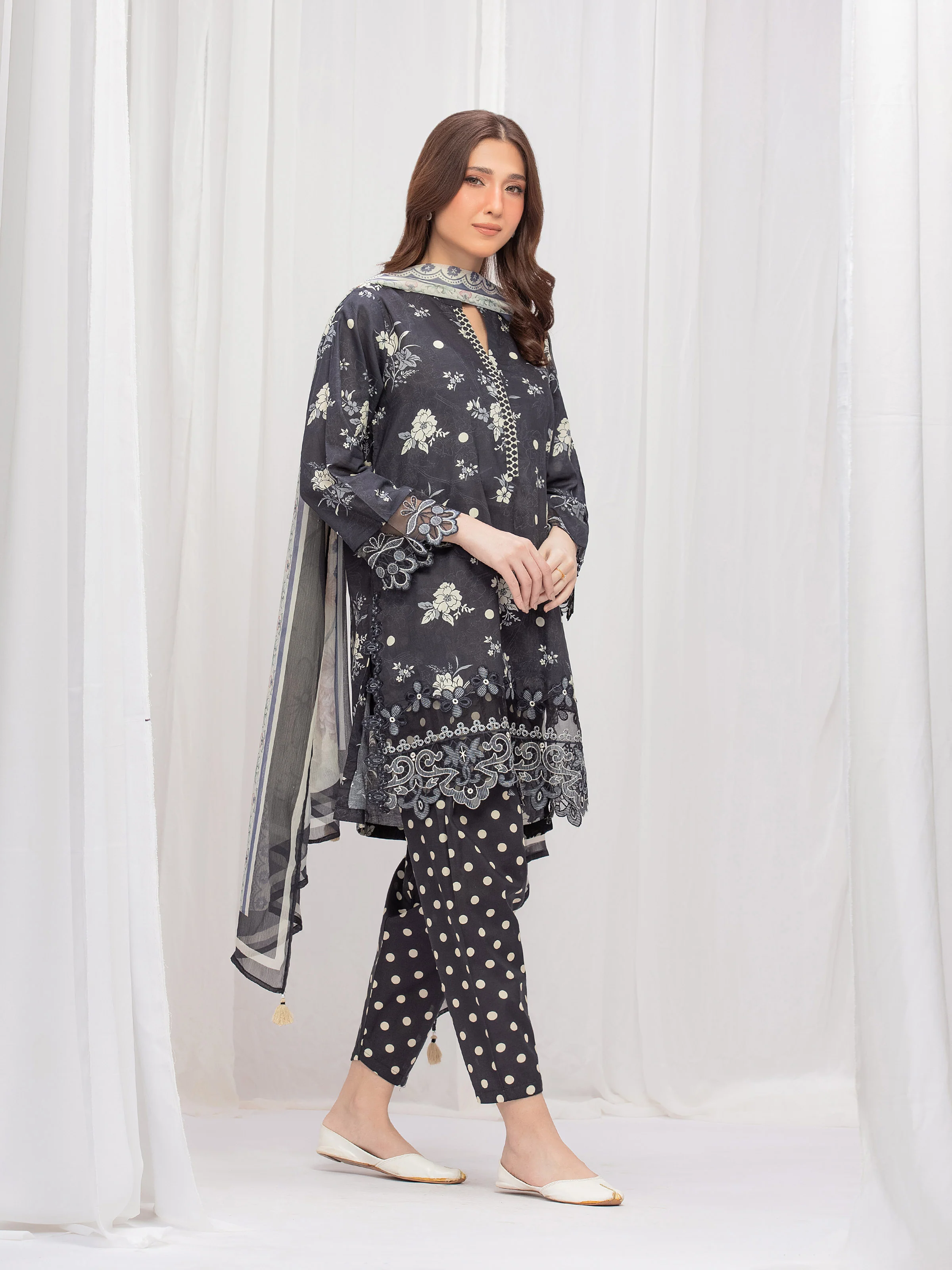 Embroidered Lawn Suit - EWTKE5-82490-3P - Image 4