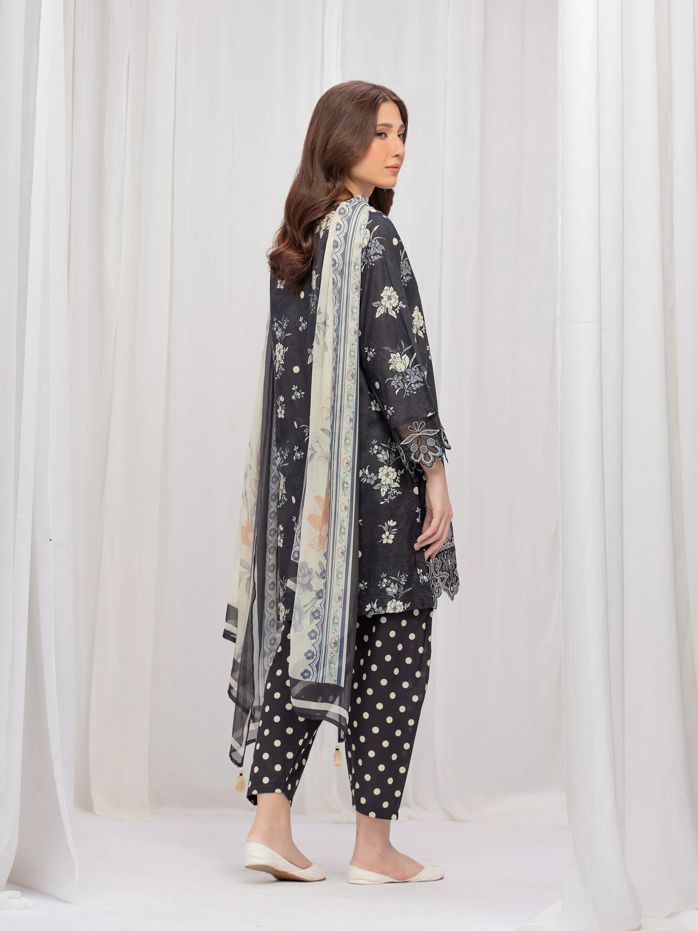 Embroidered Lawn Suit - EWTKE5-82490-3P - Image 5