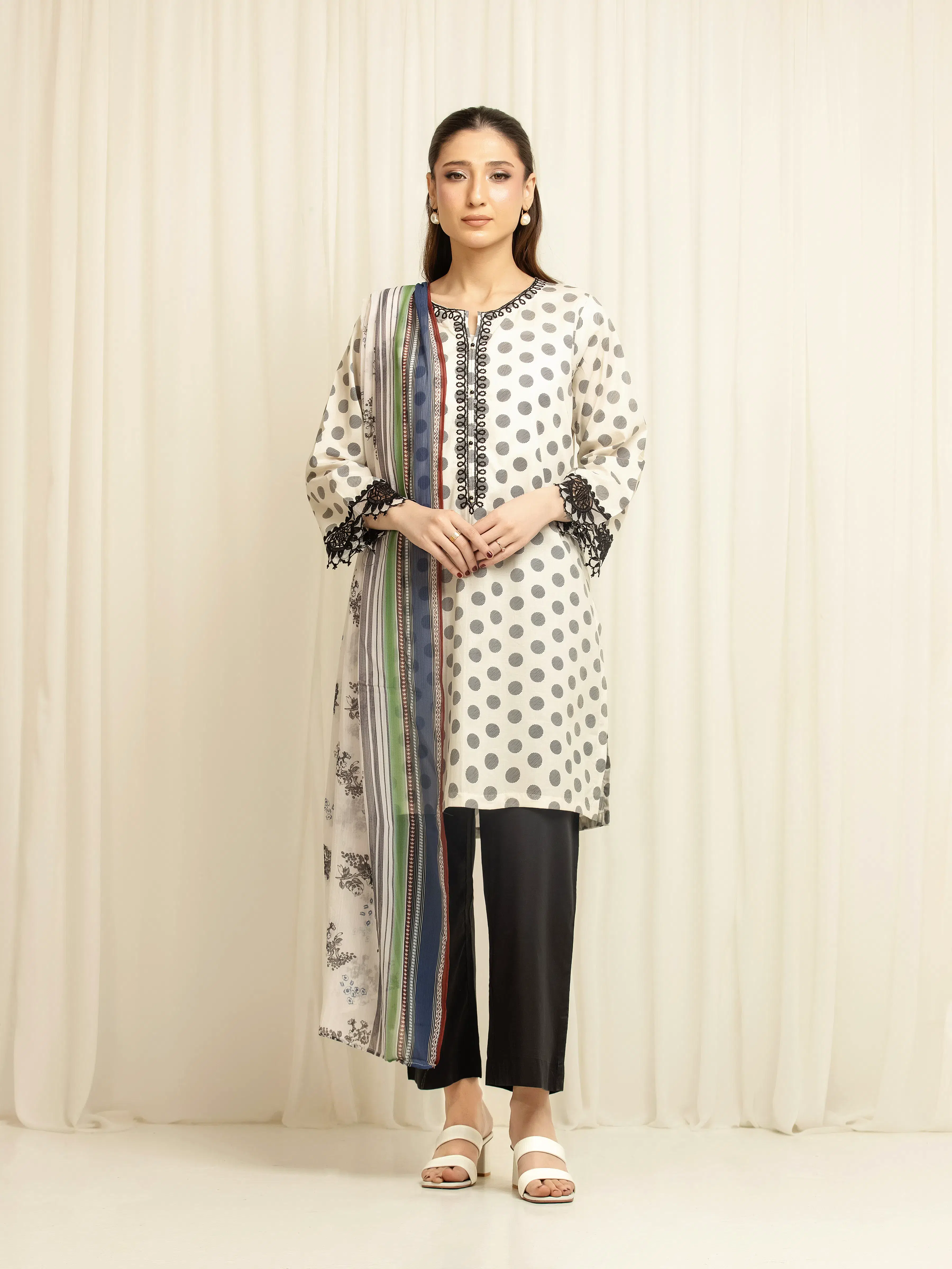 Embroidered Cambric Suit - EWTKE5-85001-3P - Image 2