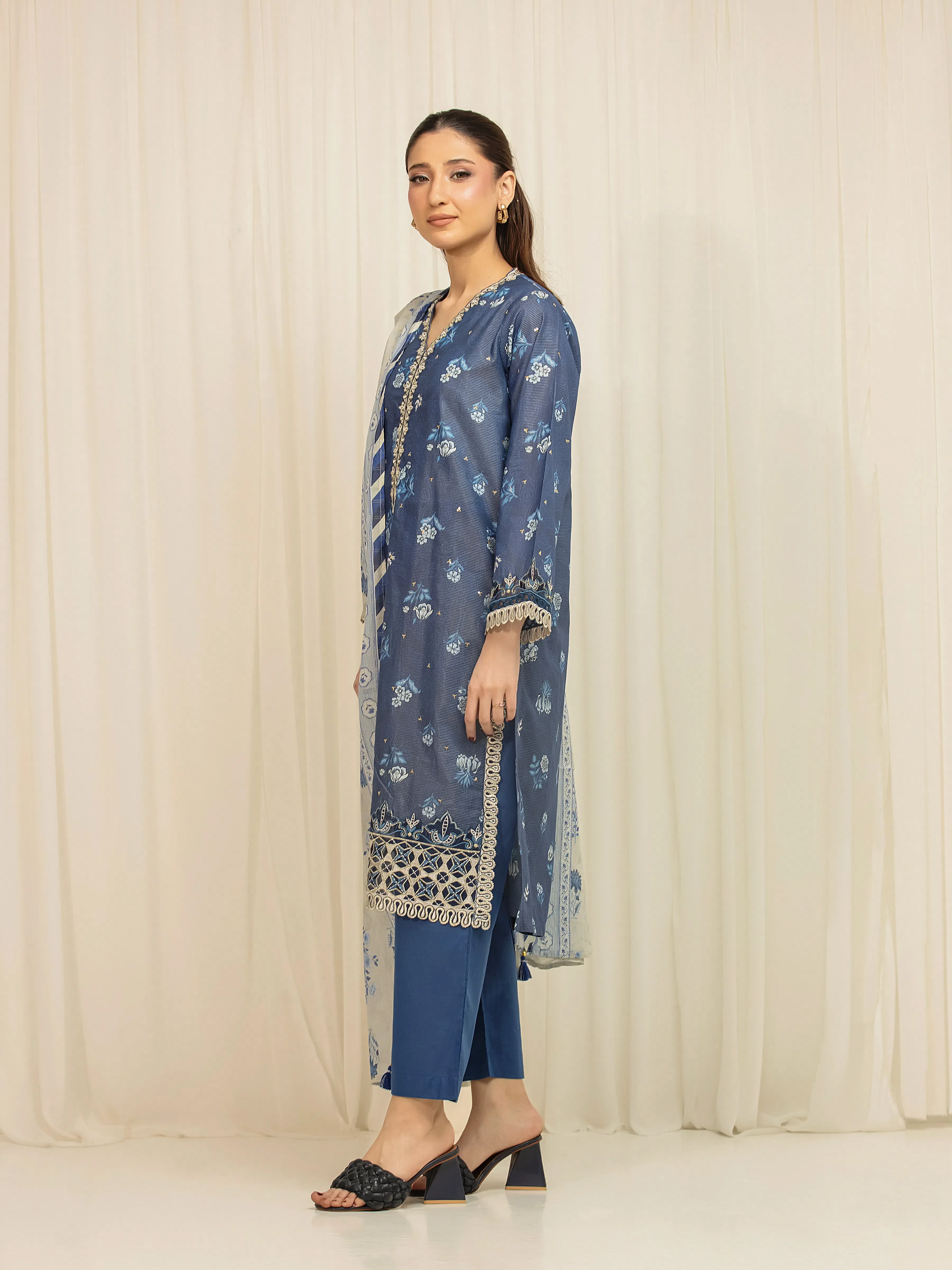 Embroidered Lawn Suit - EWTKE5-82332-3P - Image 5