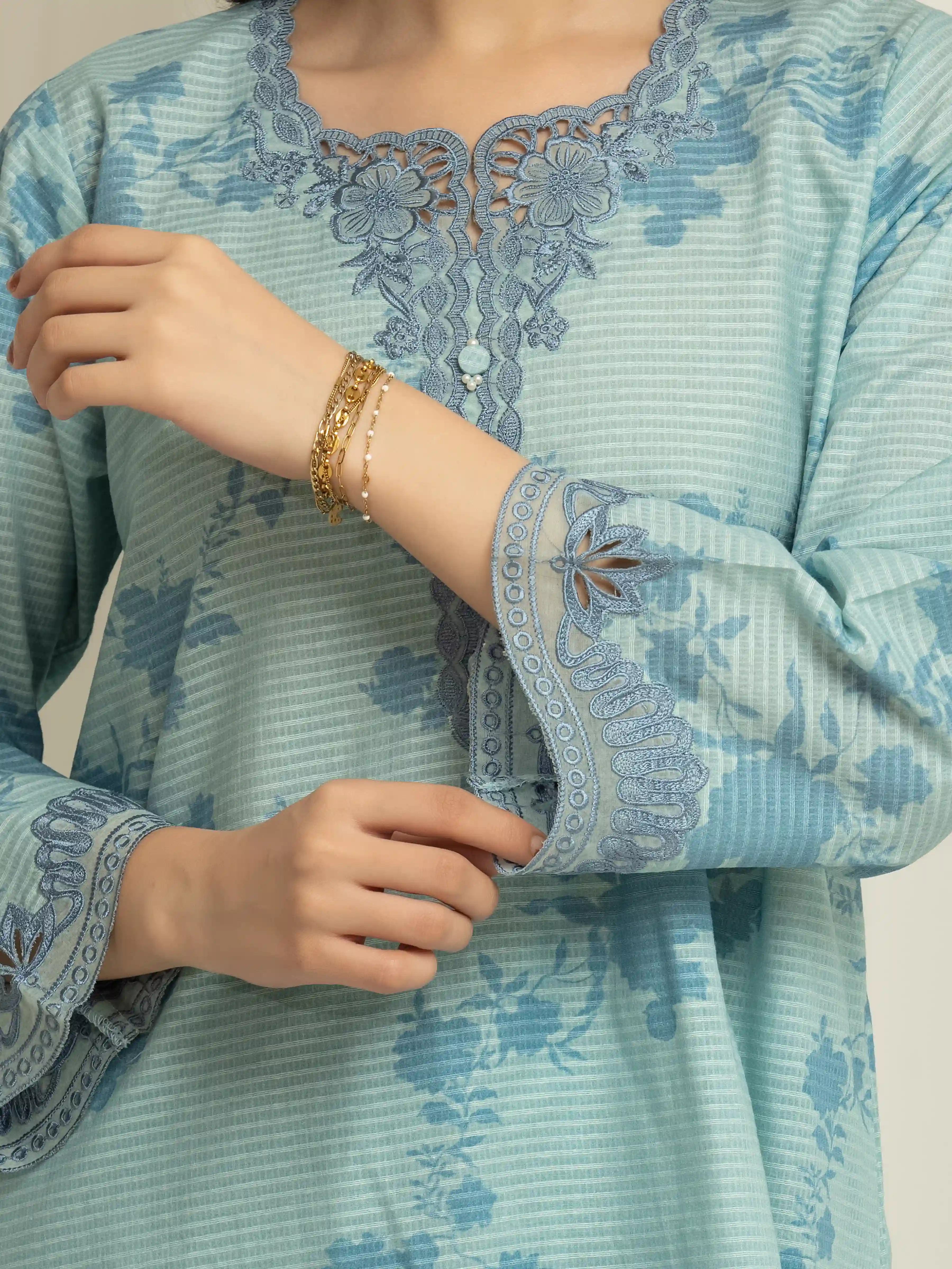 Embroidered Lawn Suit - EWTKE5-83008-3P - Image 4