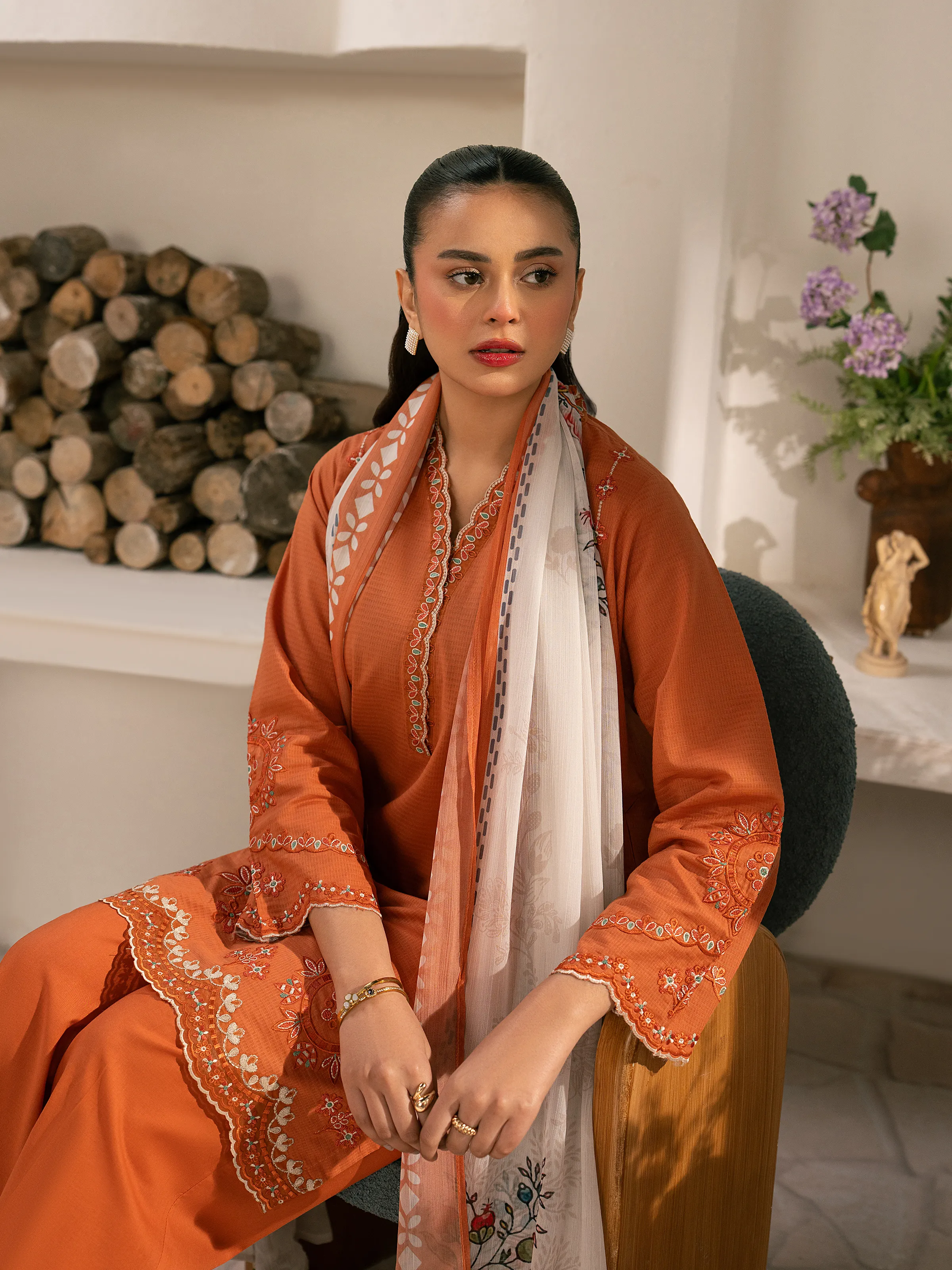 Embroidered Lawn Suit - EWTKED5-82402-3P - Image 3