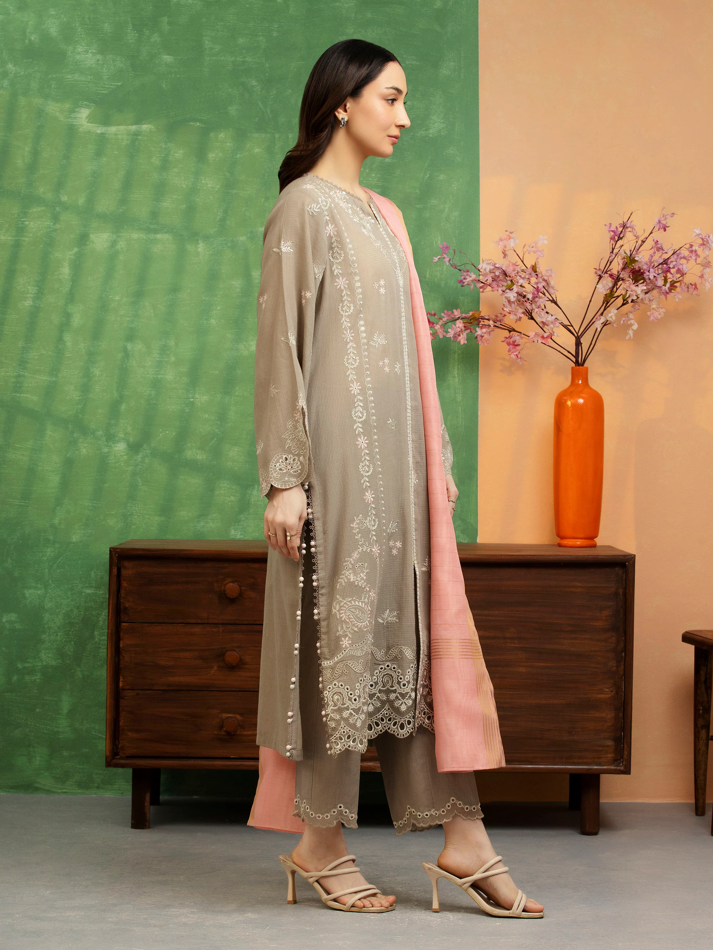 Embroidered Lawn Suit - EWU5V1-31229-3P - Image 5