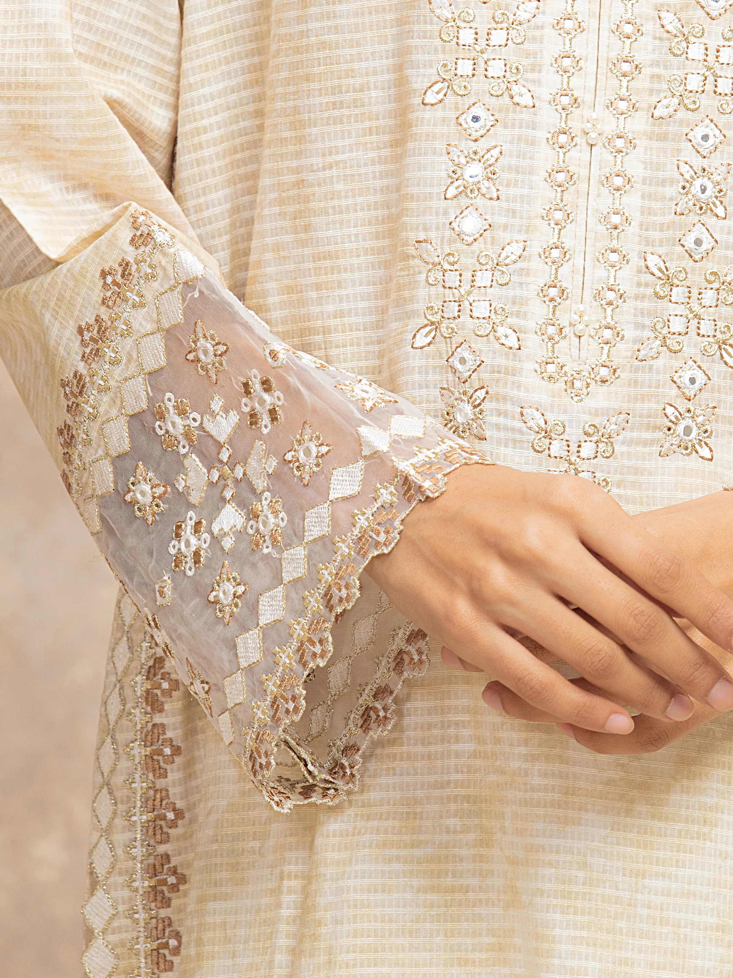 Embroidered Lawn Suit - EWU5V1-31903-3P - Image 3