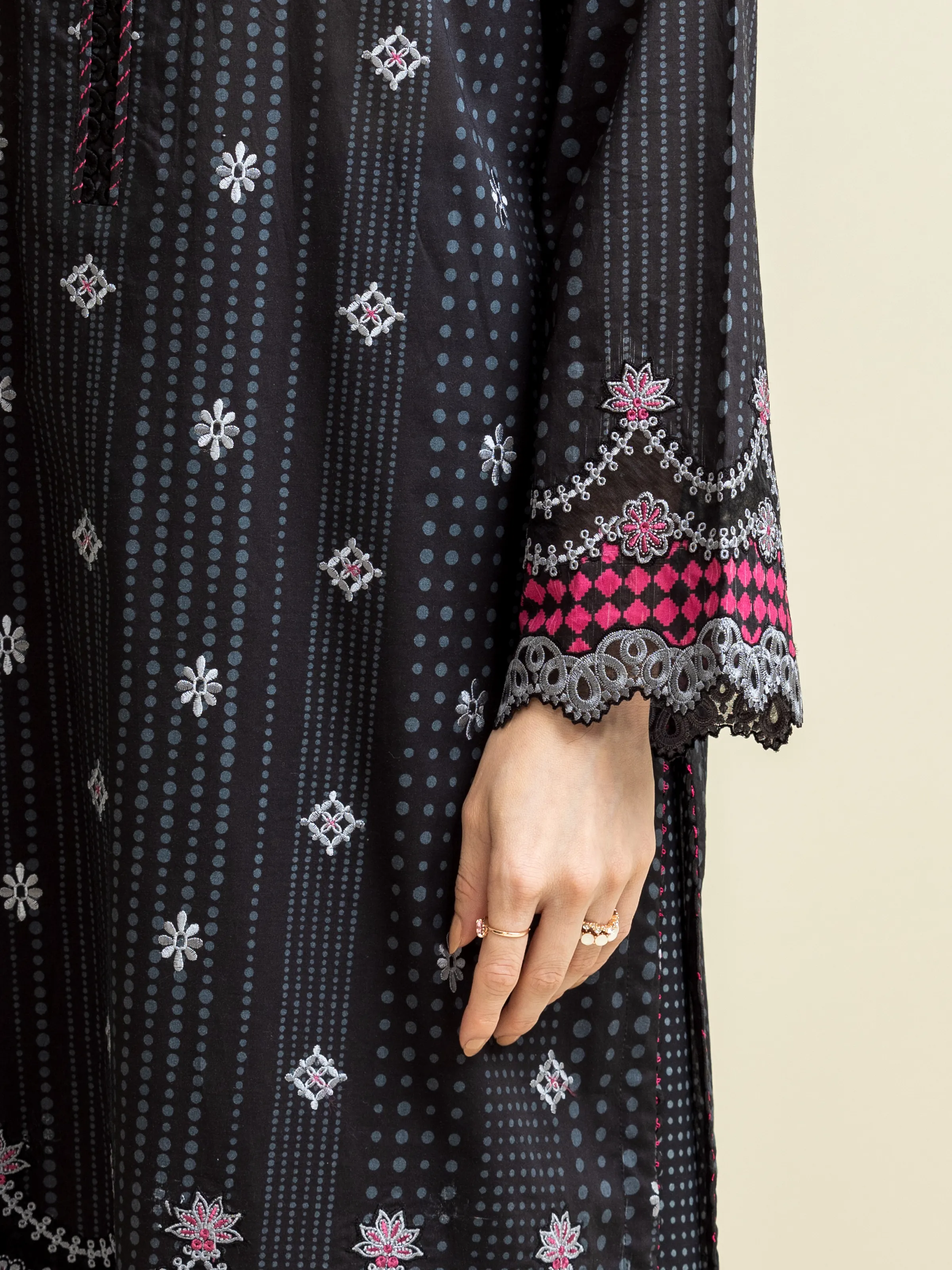 Embroidered Lawn Suit - EWU5V1-31097-3P - Image 4