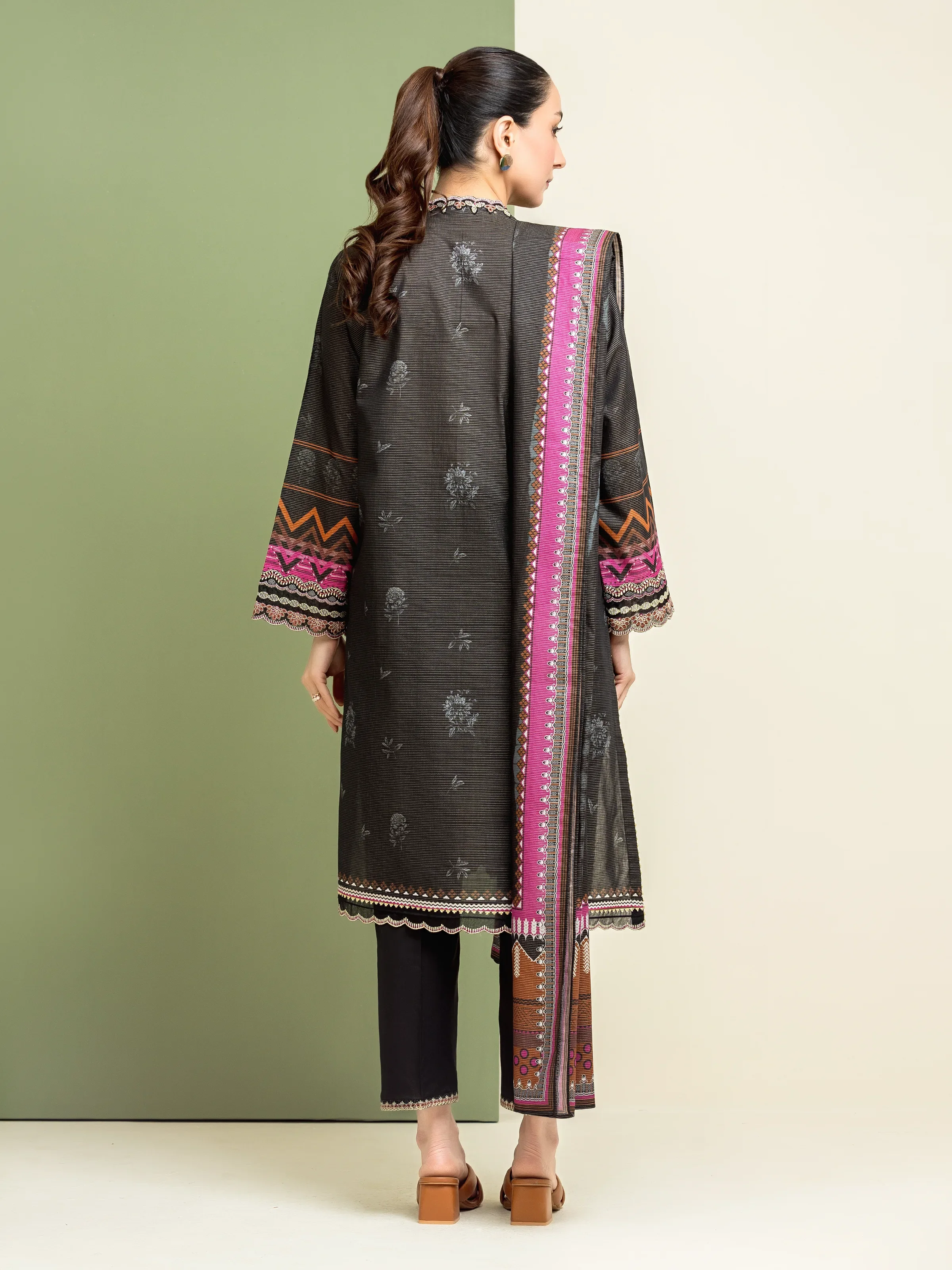 Embroidered Lawn Suit - EWU5V1-31208-3P - Image 6