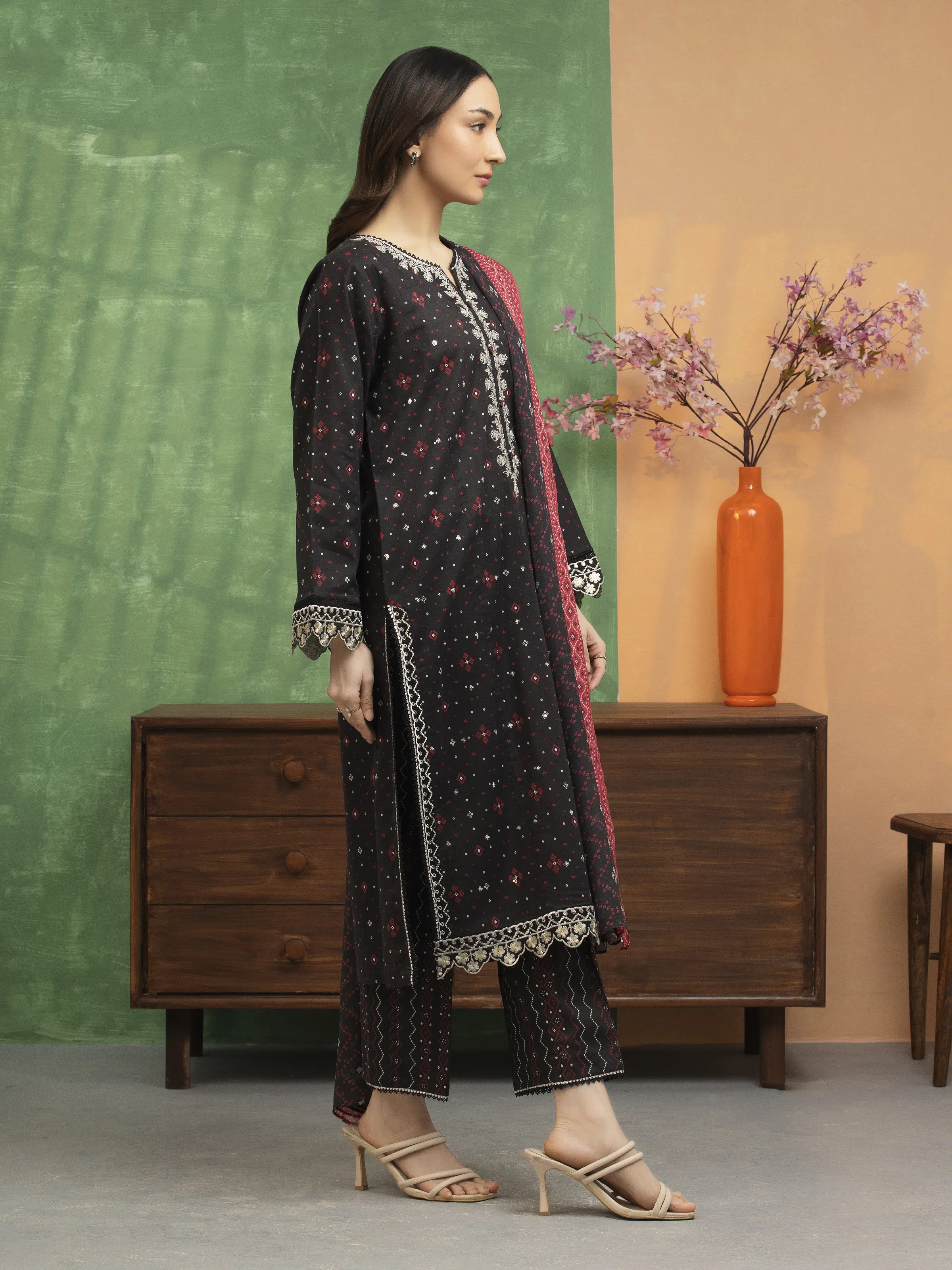 Embroidered Lawn Suit - EWU5V1-31416-3P - Image 5
